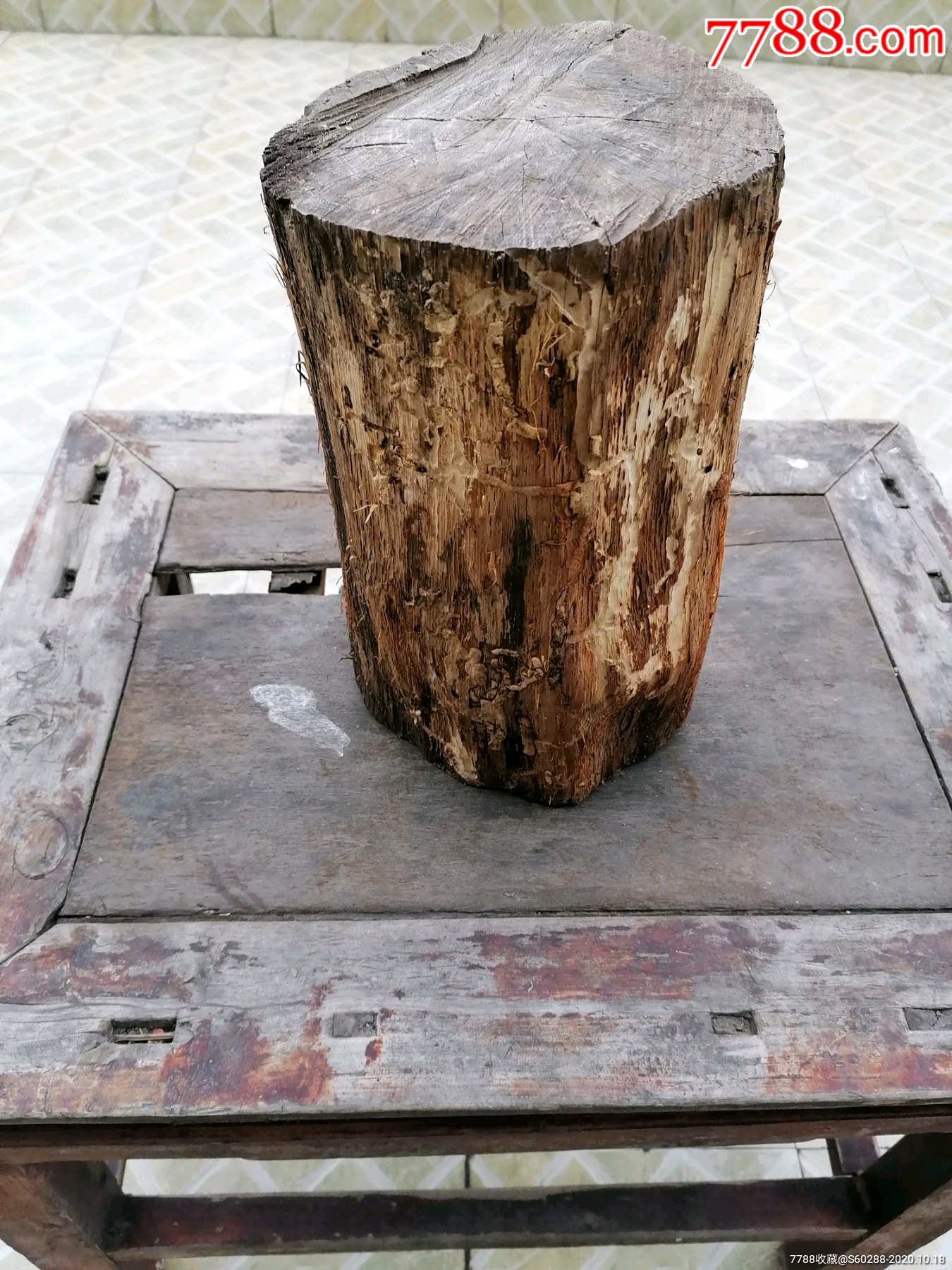 一坨老木头,青杠树的,也有叫青钢树,非常扎实重,非常硬的木头.