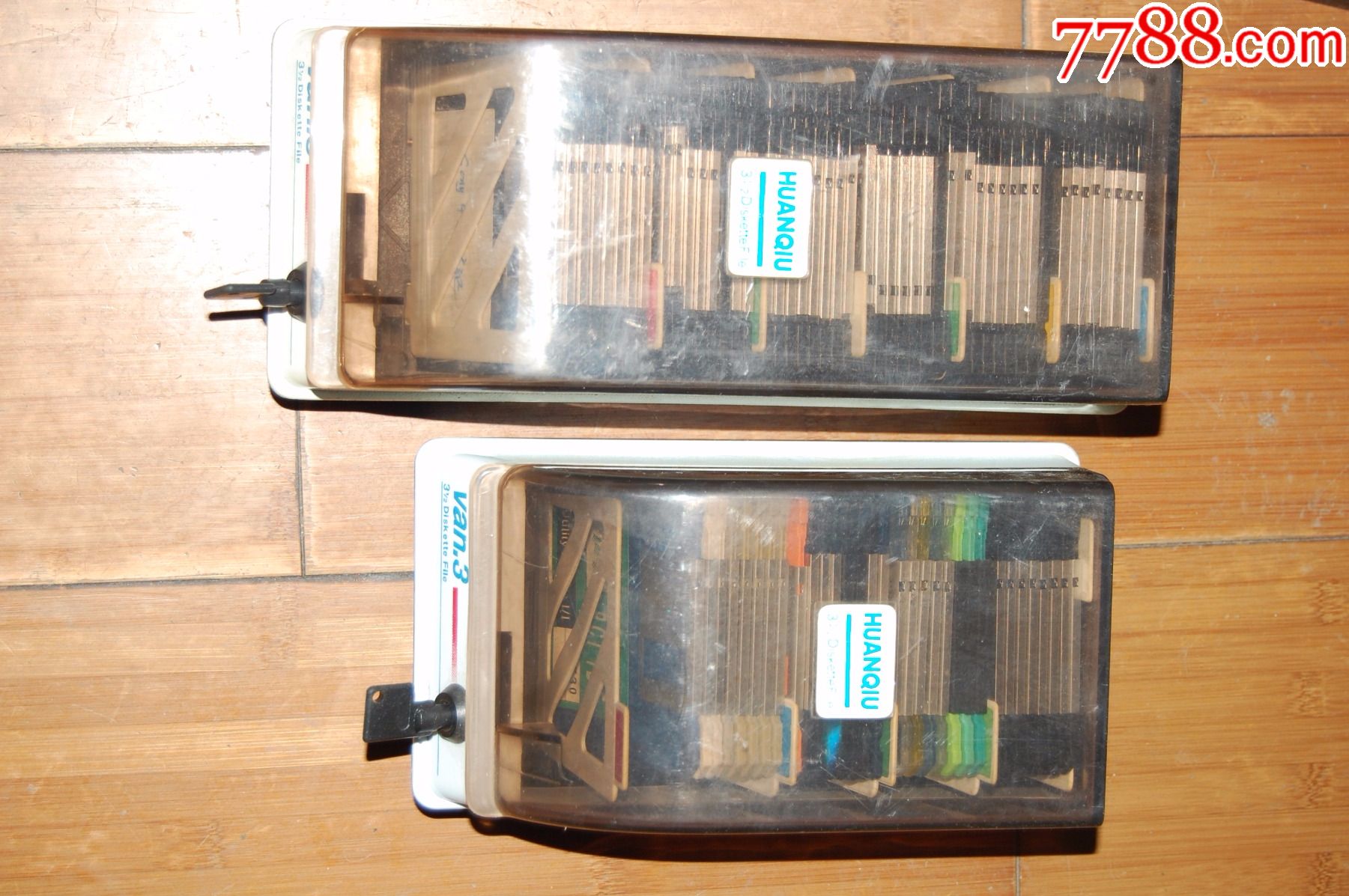 80张软盘和两个收纳盒