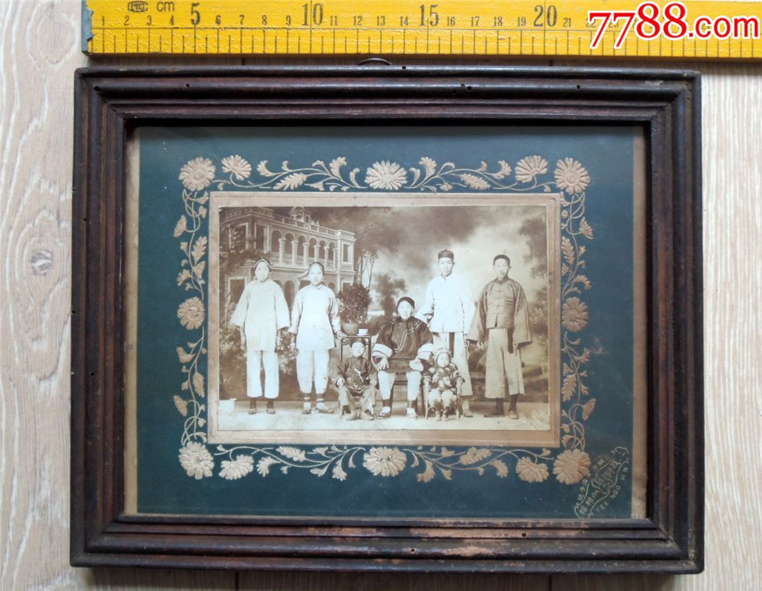 老照片收藏2010-民国云南富家小脚老太祖孙三代合影-昆明二我轩-珍贵