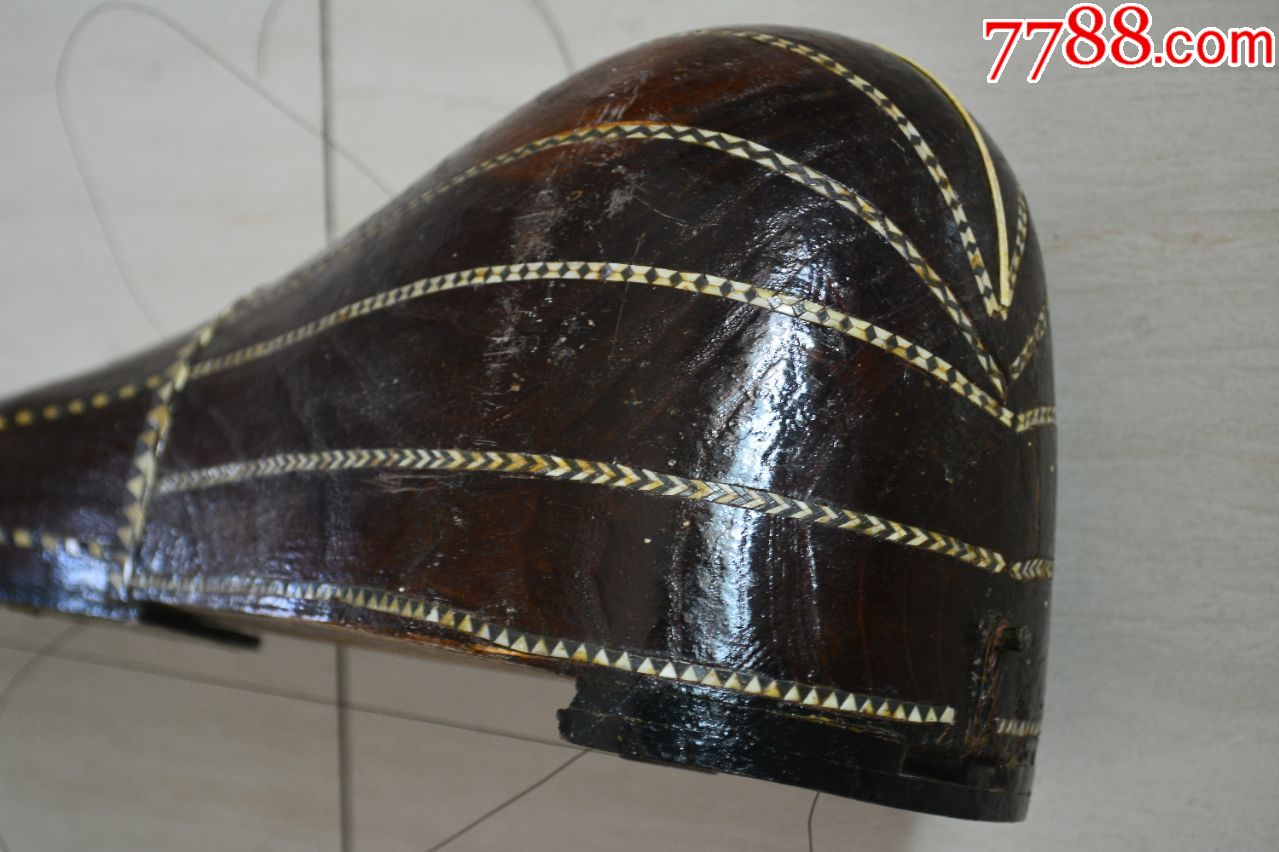 新疆民族乐器弹拨尔