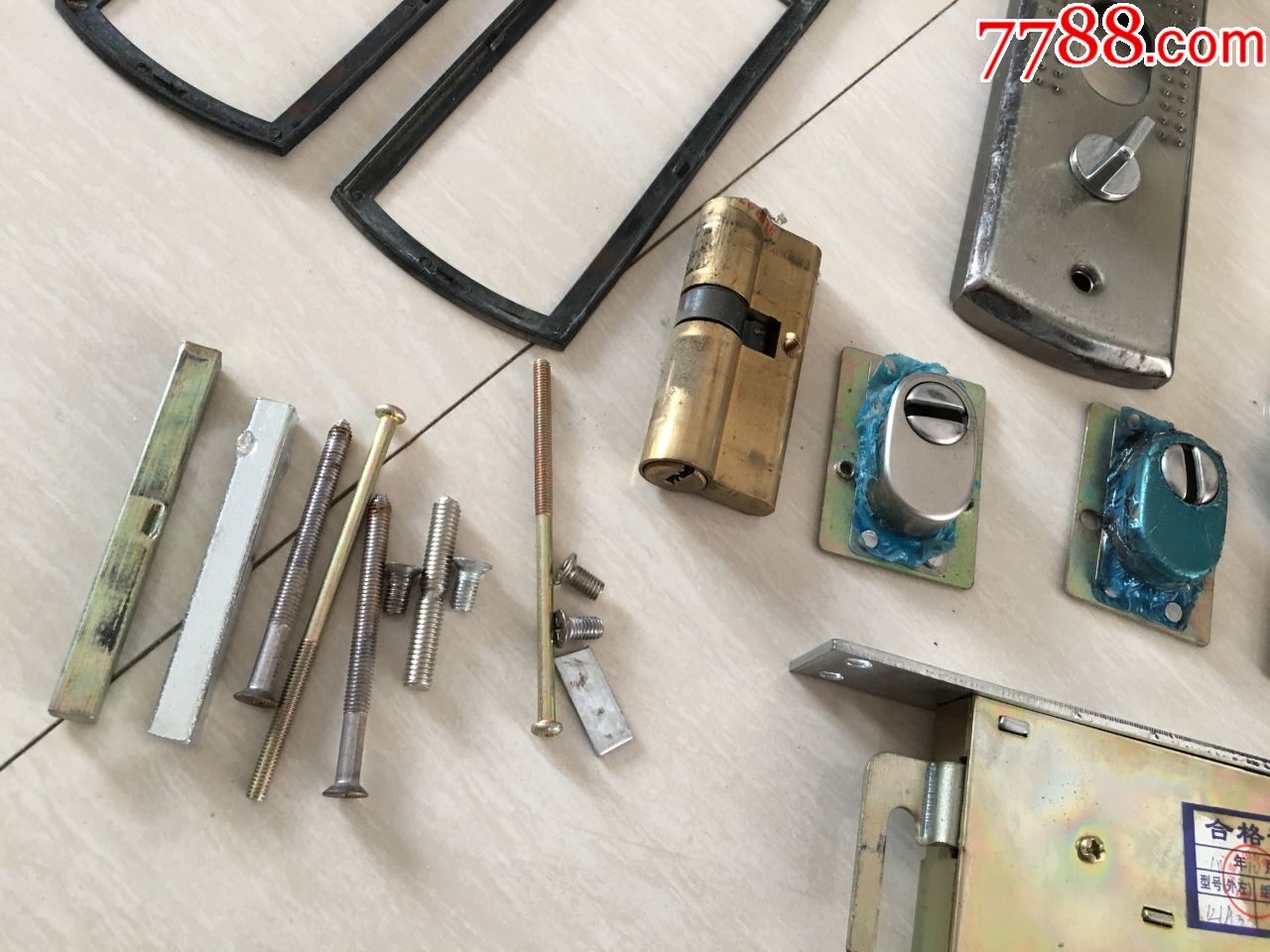 防盗门锁零件一套
