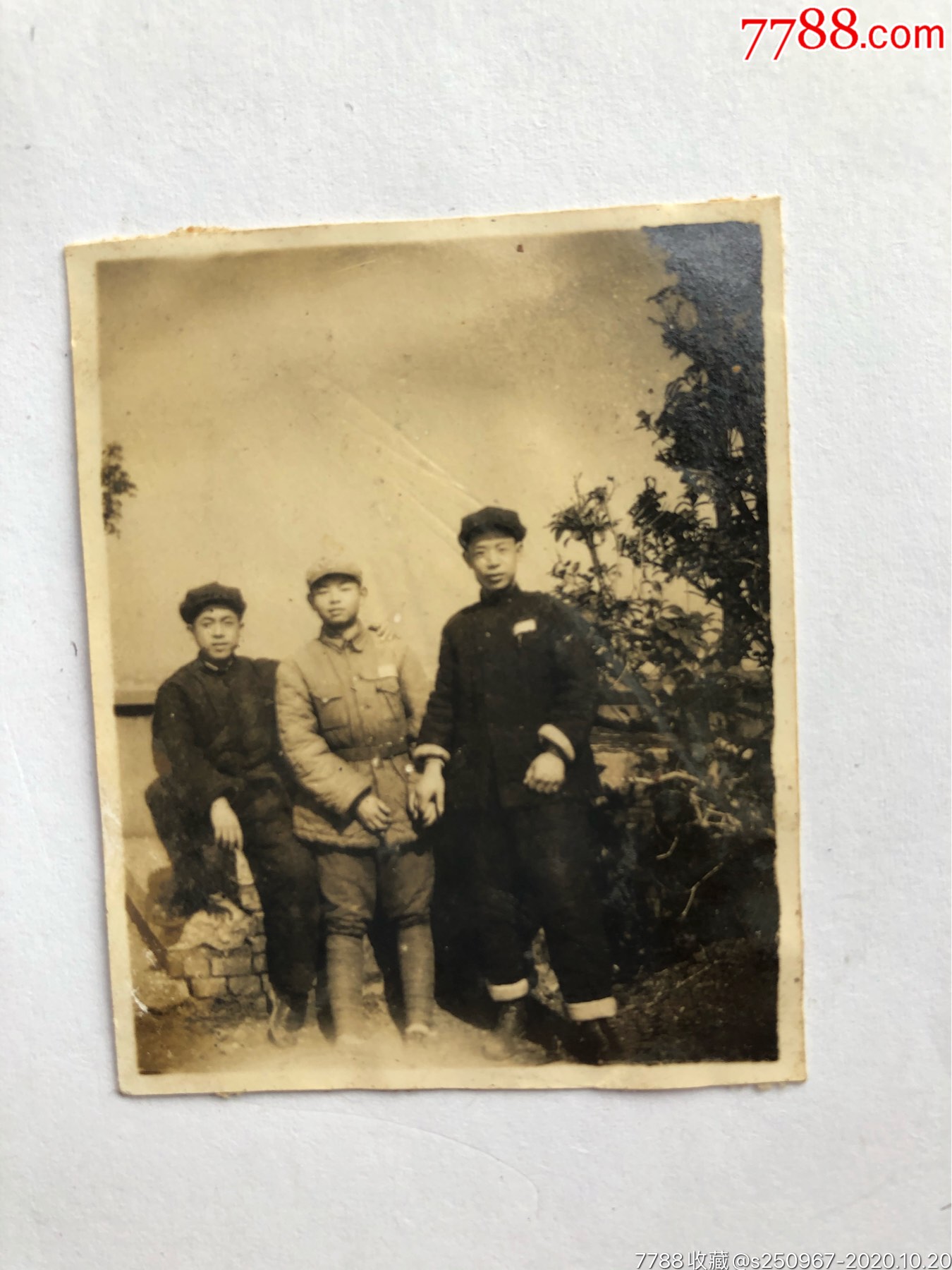 老照片《土改工作队留影》