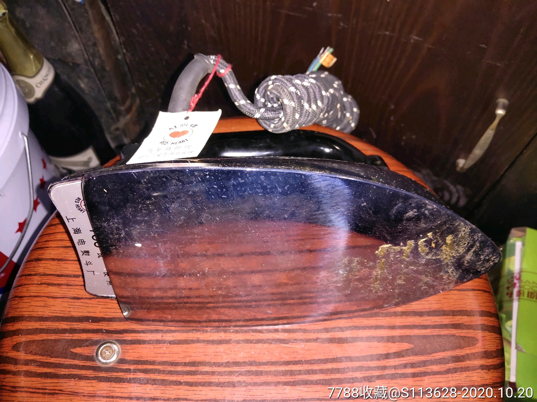 全新1986年上海红心牌电熨斗一套