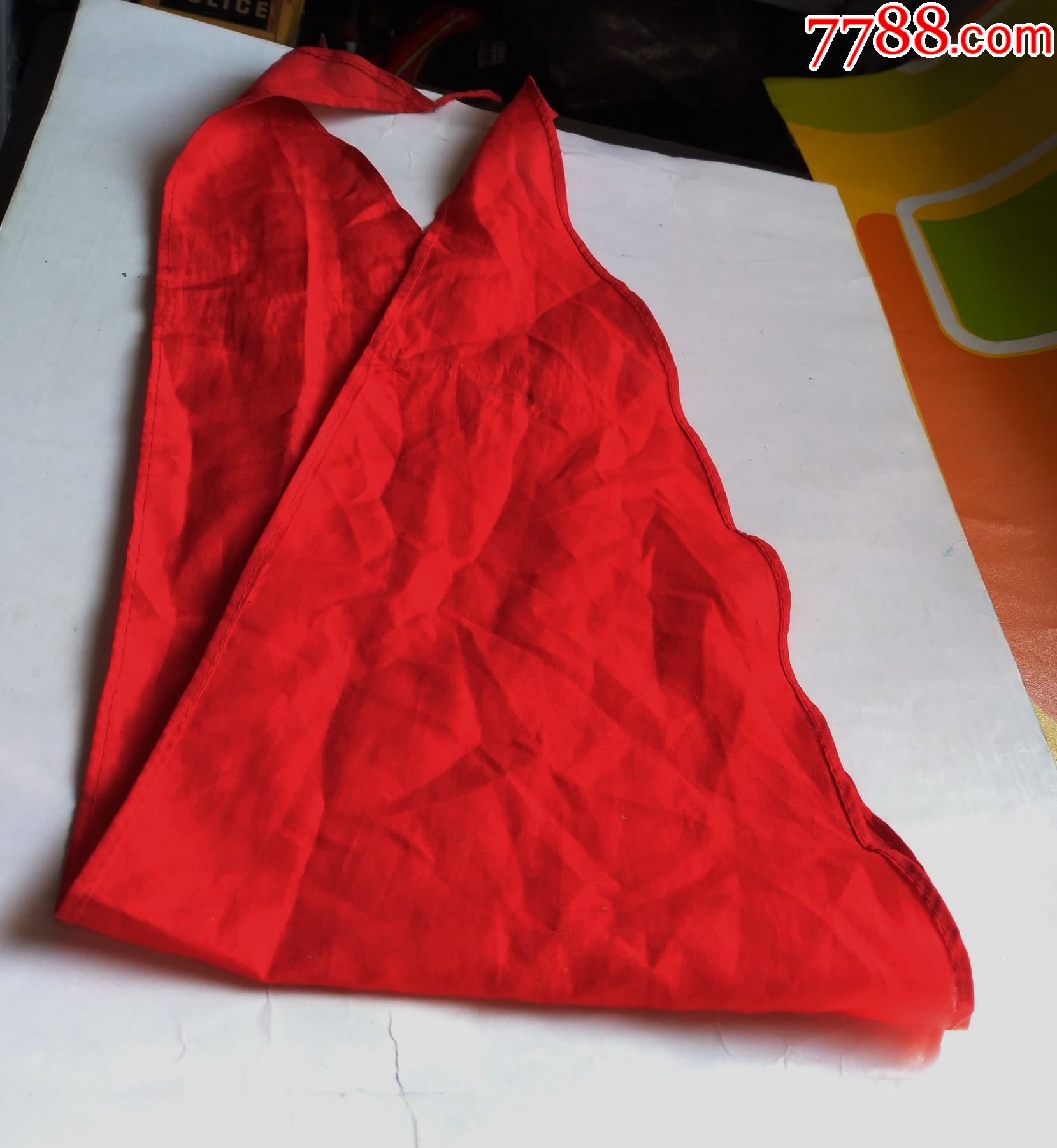 文革时期细棉布料老红领巾保存很好实在少见点图可放大