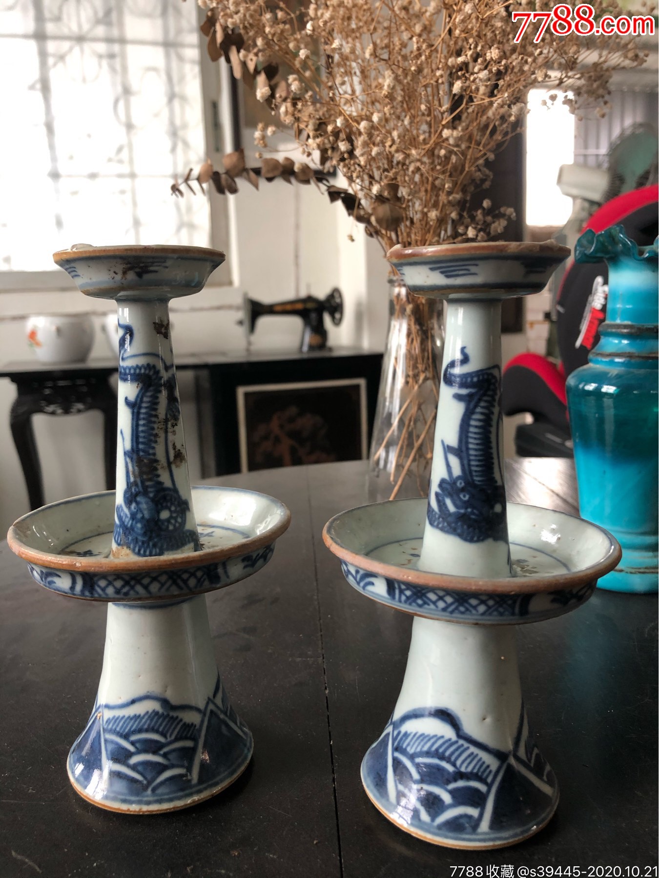 清代乾隆青花烛台一对