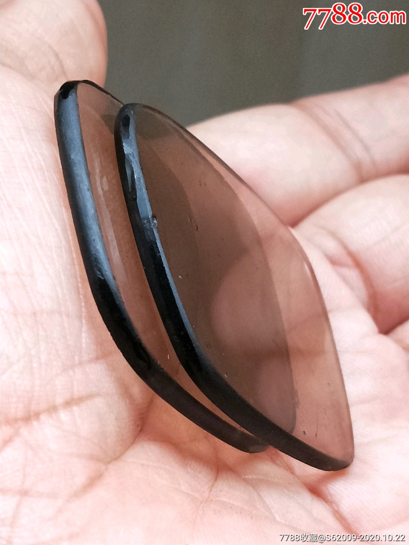 五六十年代茶色老平光水晶石镜片一对