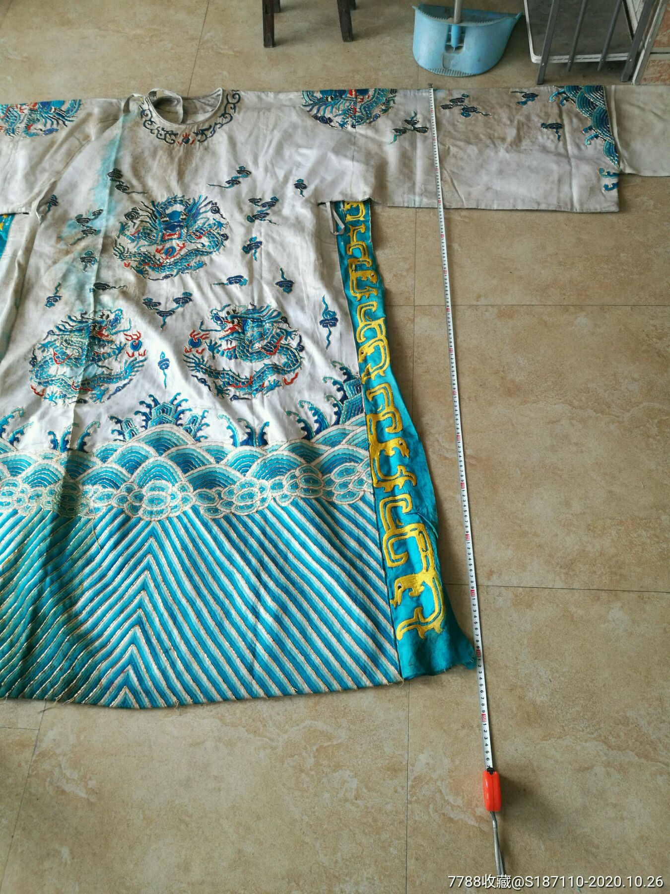 民国白色绸子盘金绣龙袍