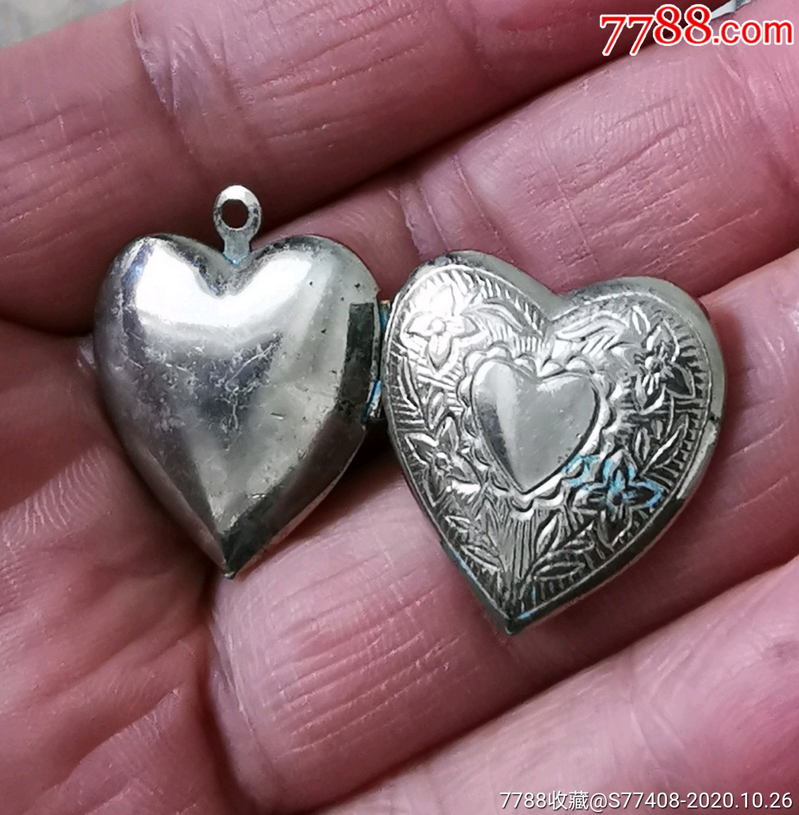 可以放照片的鸡心吊坠一个