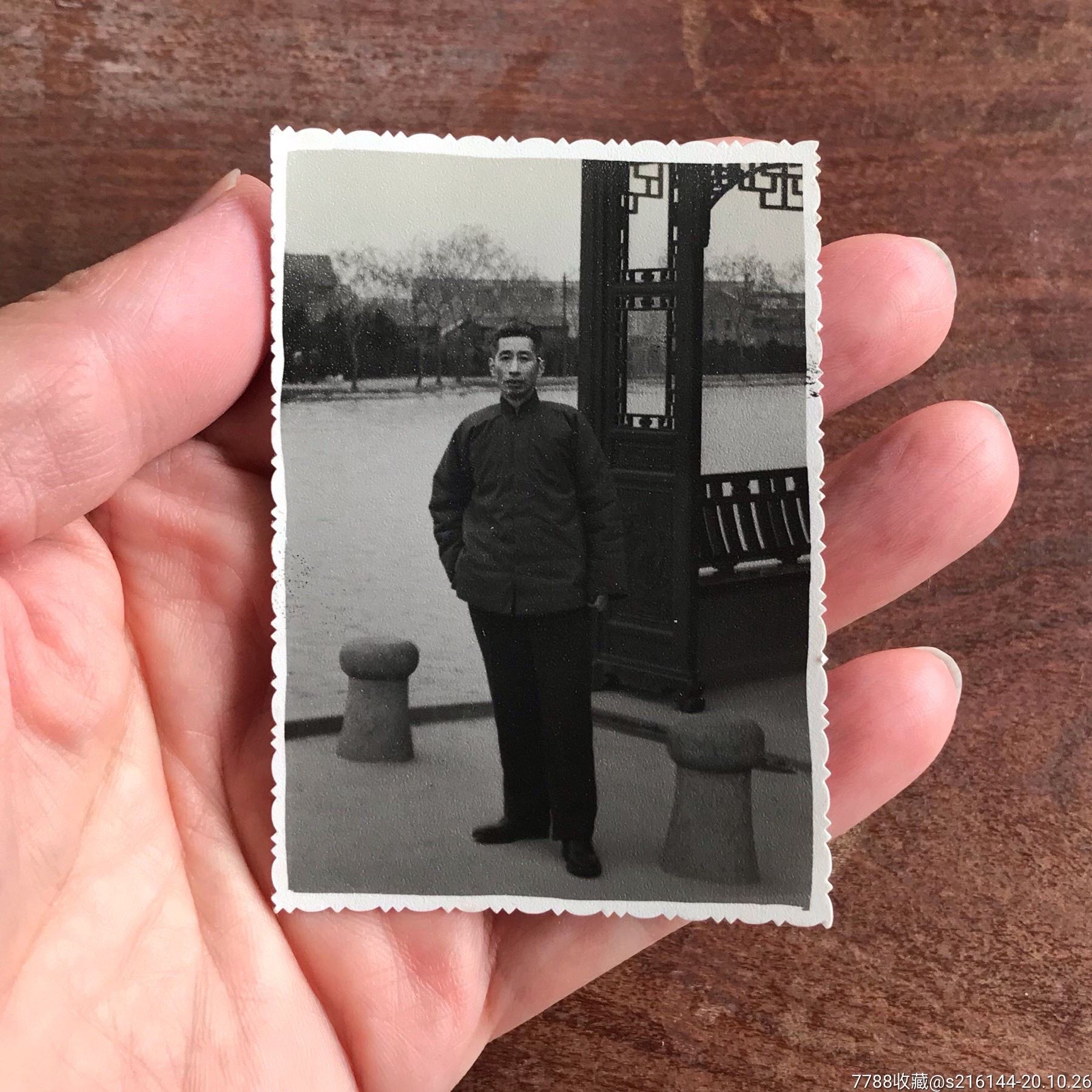 50年代照片老派中年男子对襟棉衣反包头