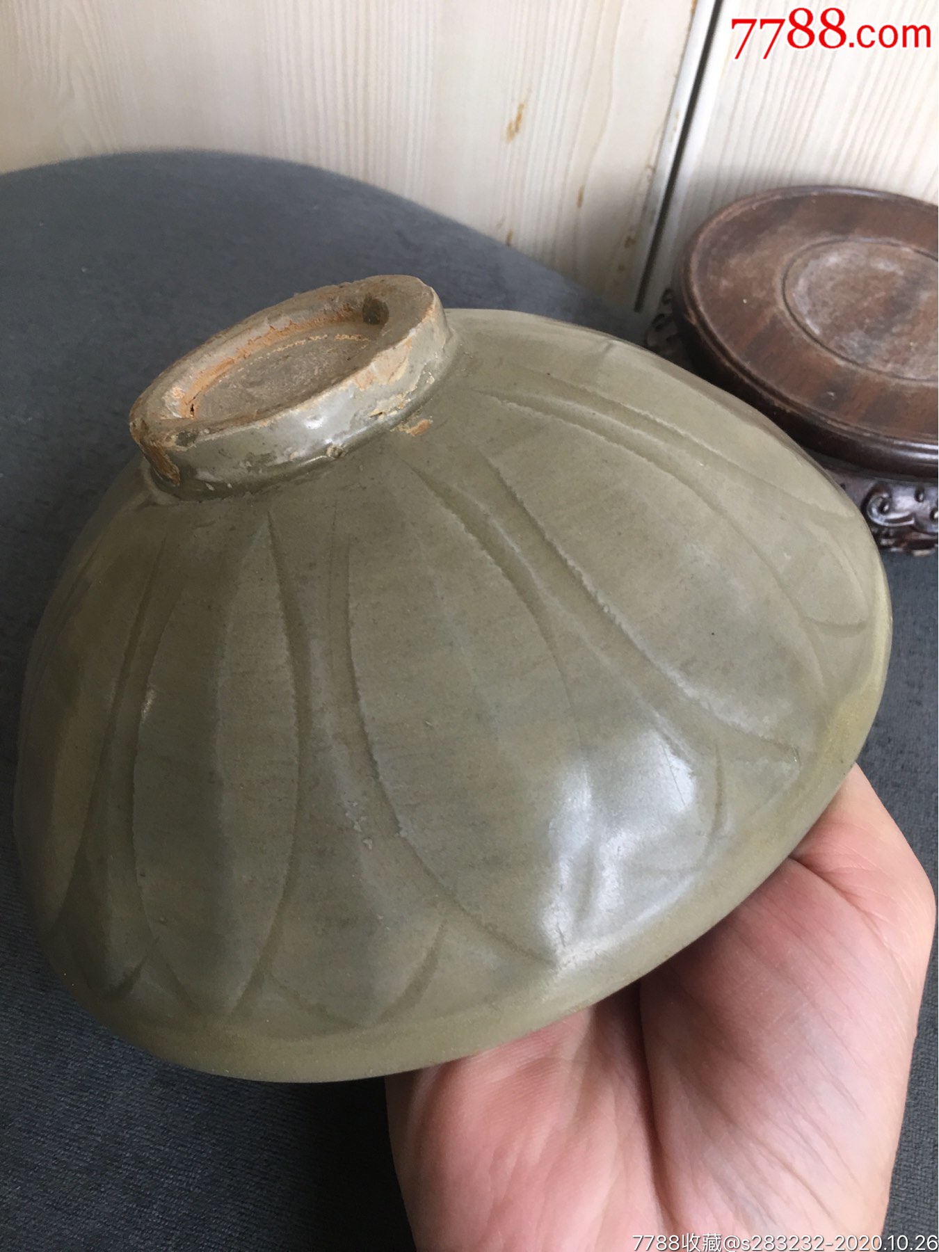 北宋龙泉金村窑莲瓣碗.