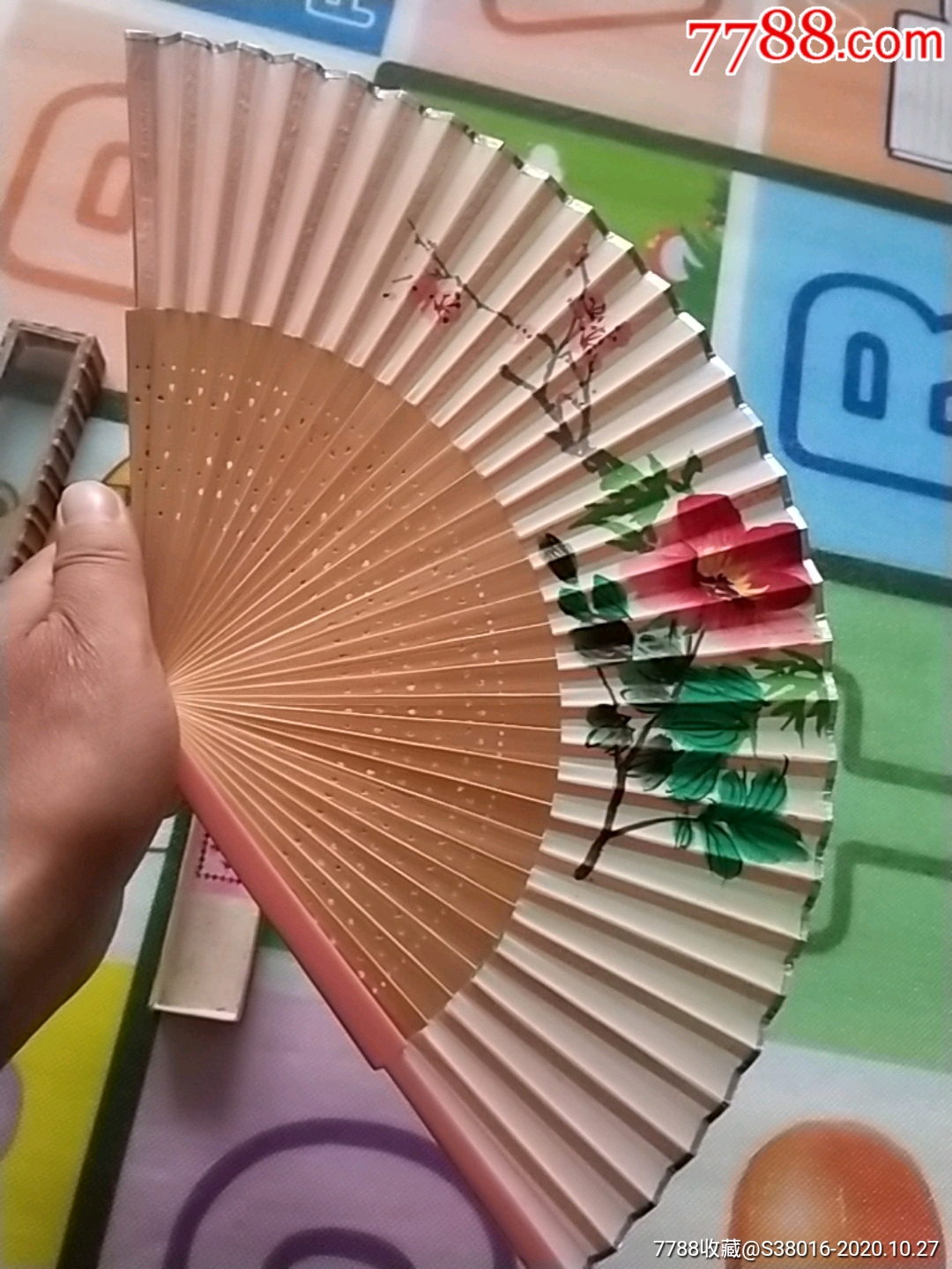 王星记五十年代外销创汇手绘银边绸面檀香扇
