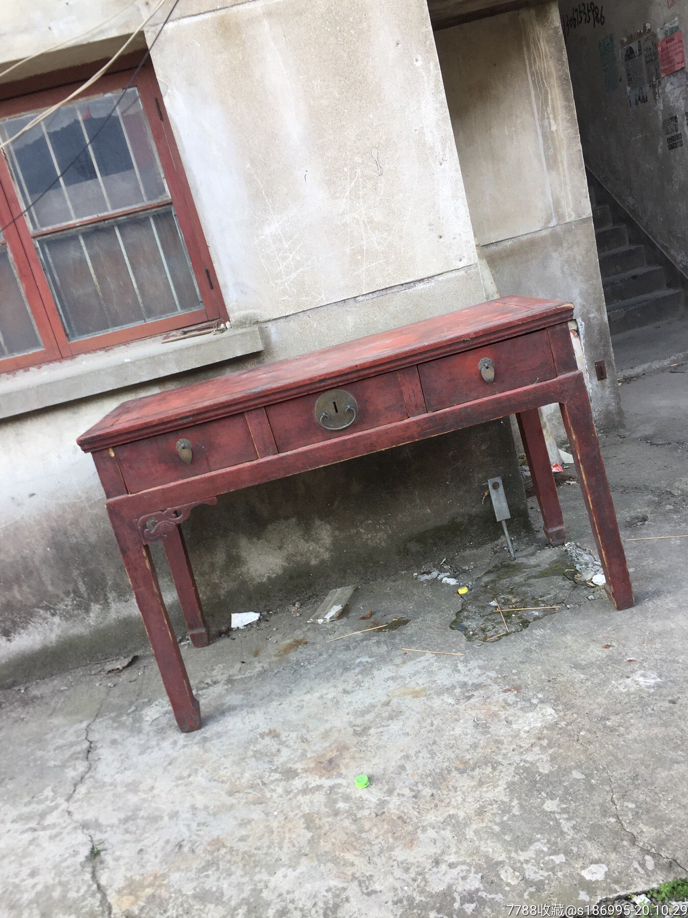 清中期楠木草龙工大红漆书桌