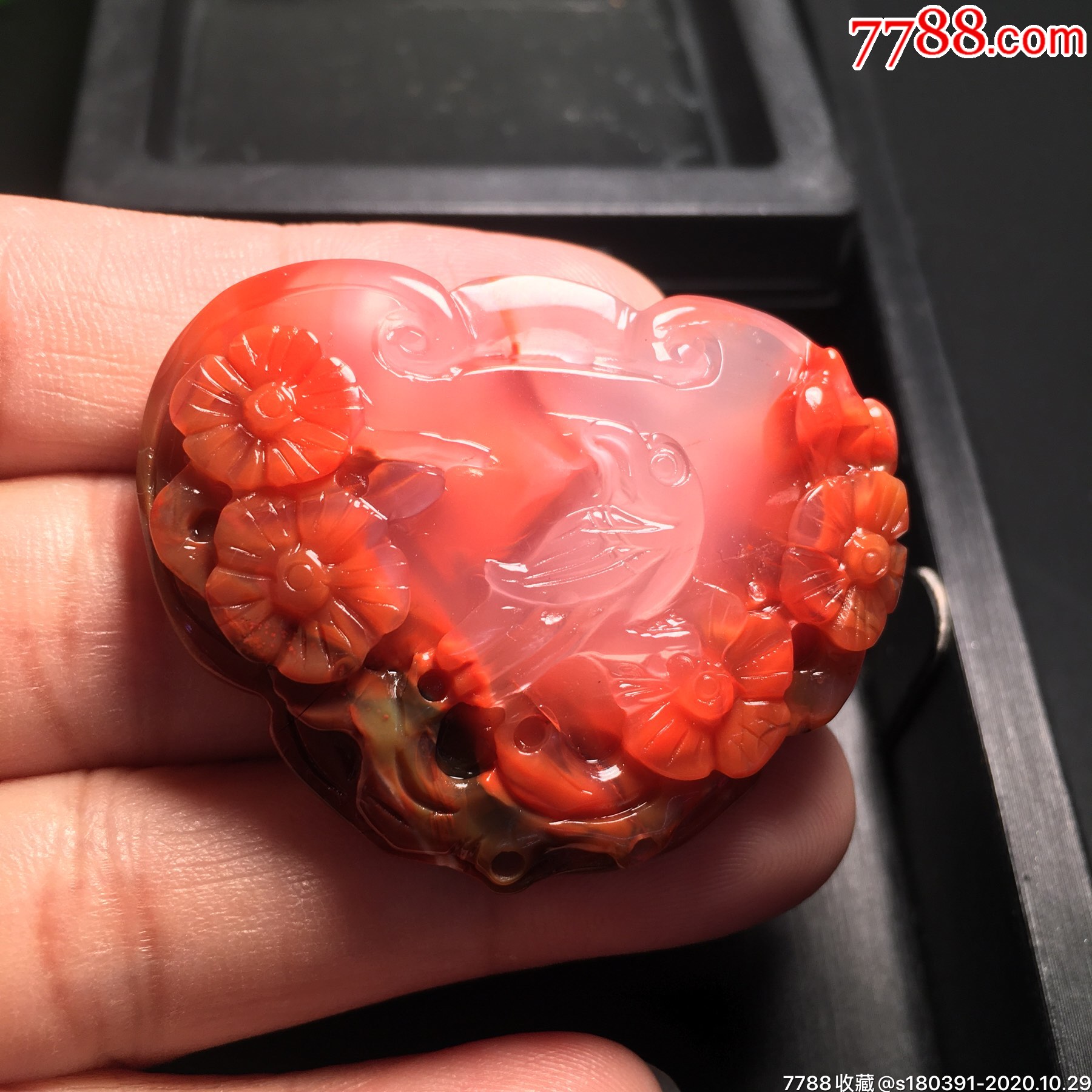 南红玛瑙雕件吊坠