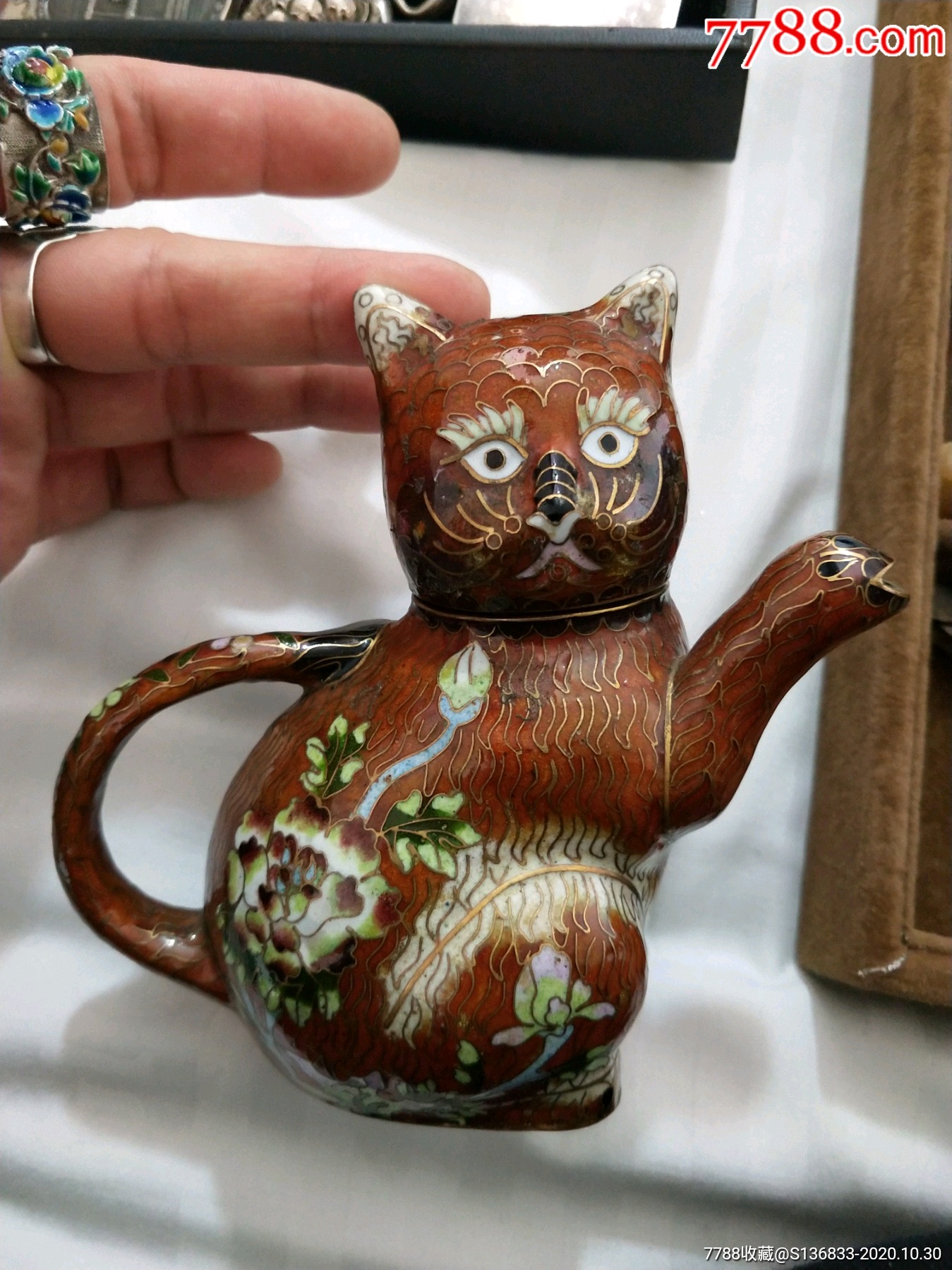 珐琅彩猫壶