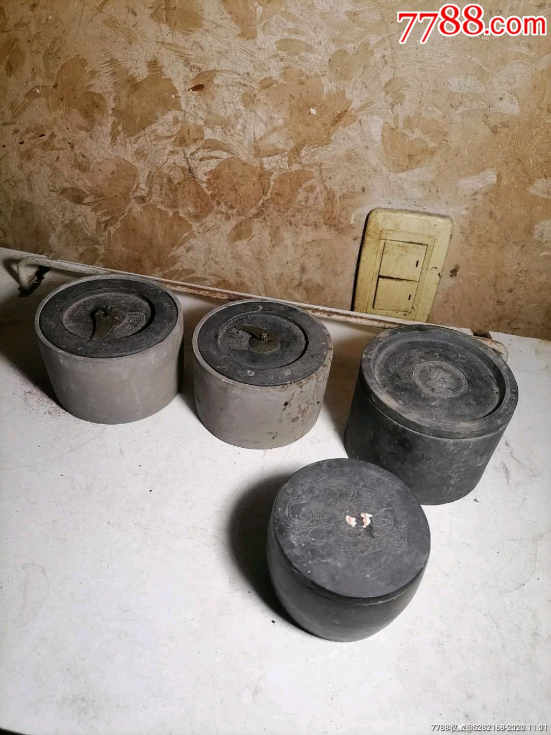 四只老蛐蛐罐