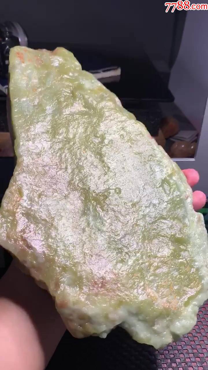 寿山月尾艾叶绿大毛料1.2公斤(九十年代老料,色味极好,手工好刻!