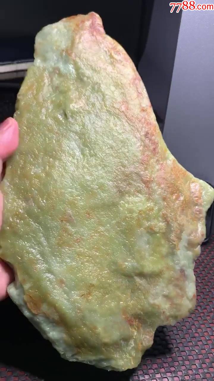 寿山月尾艾叶绿大毛料1.2公斤(九十年代老料,色味极好,手工好刻!