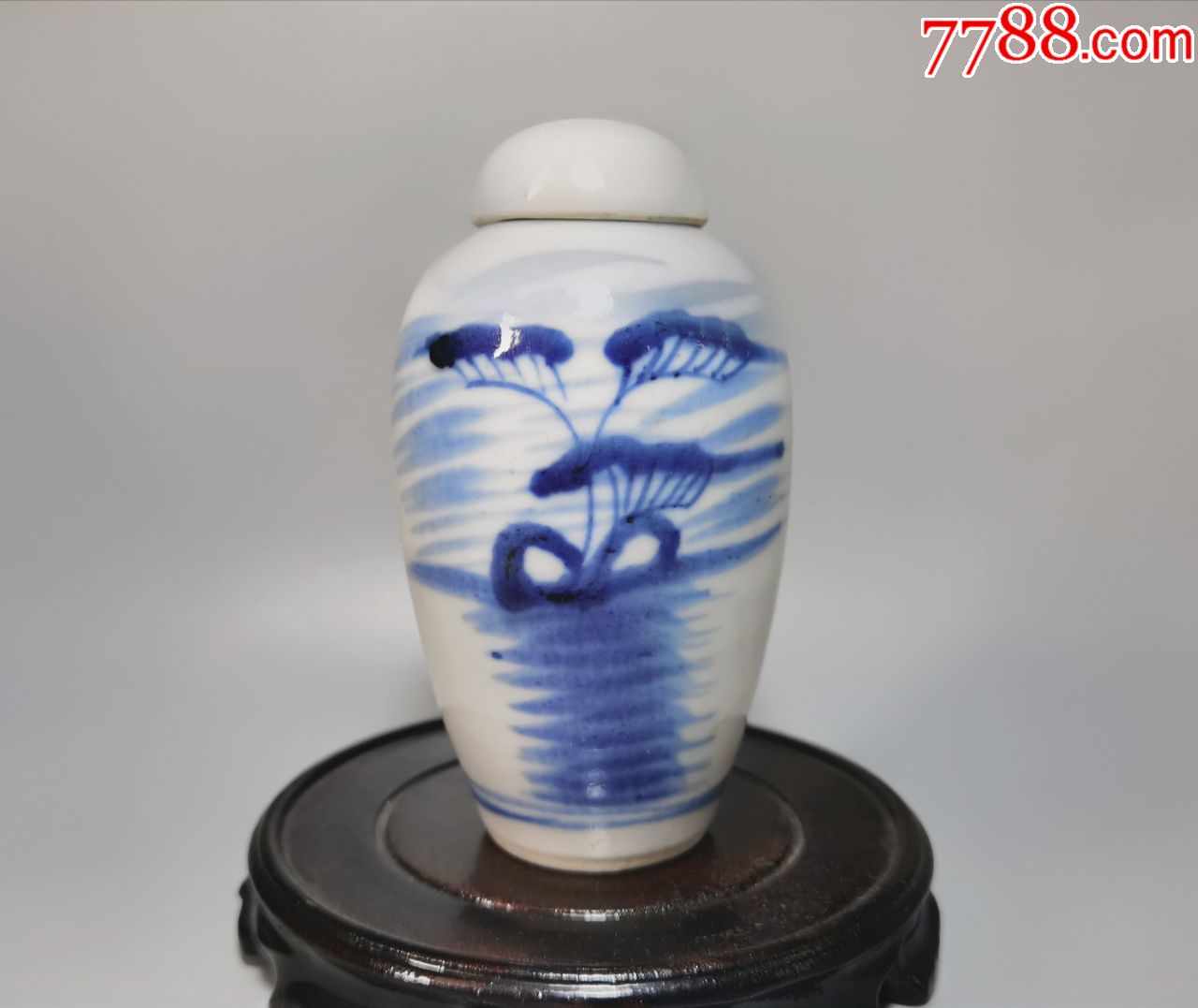 清中晚青花荷叶纹莲子盖罐