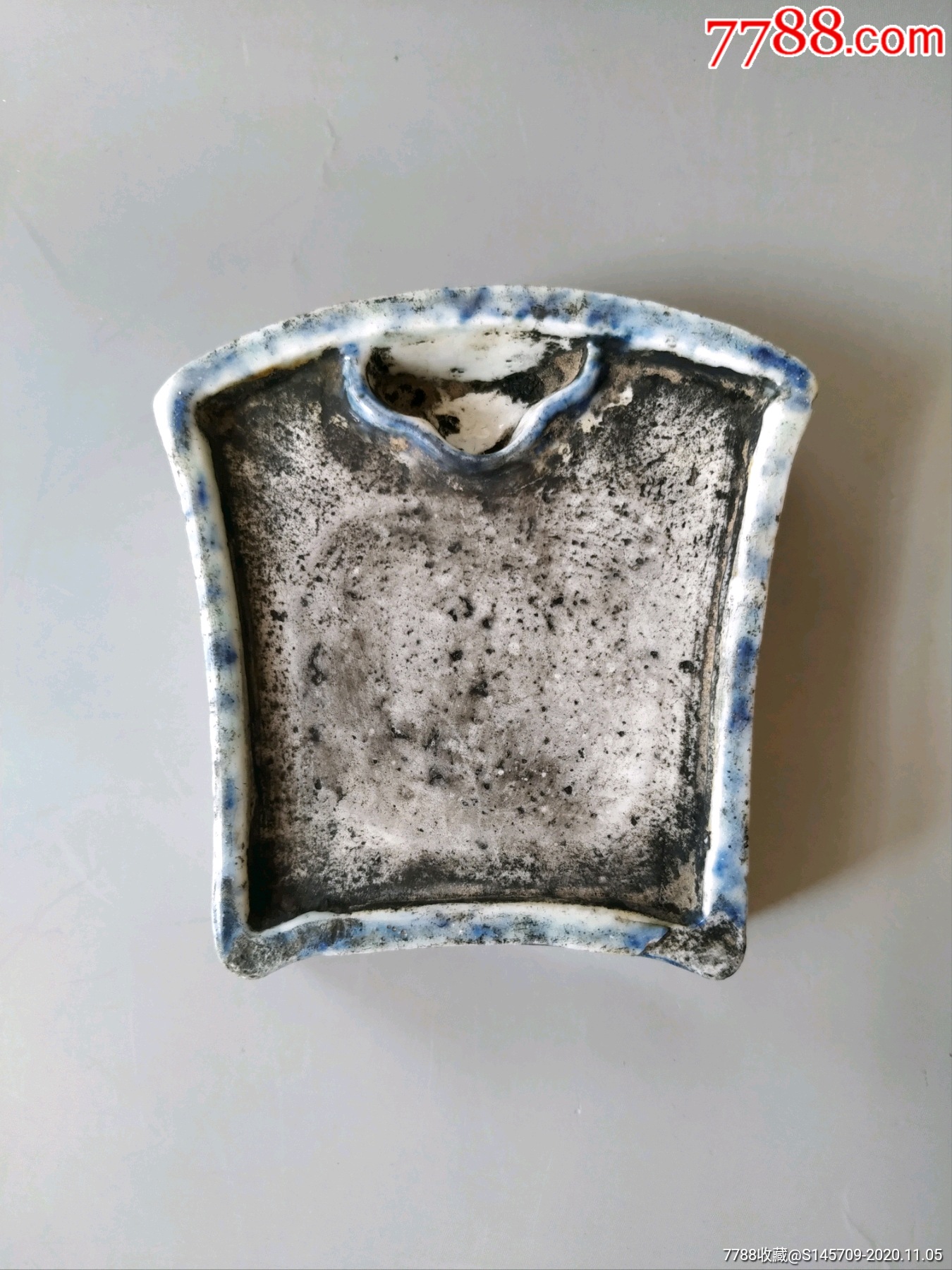 清代青花扇形砚台造型少见喜欢的朋友不要错过细节如图_青花瓷_聚宝斋