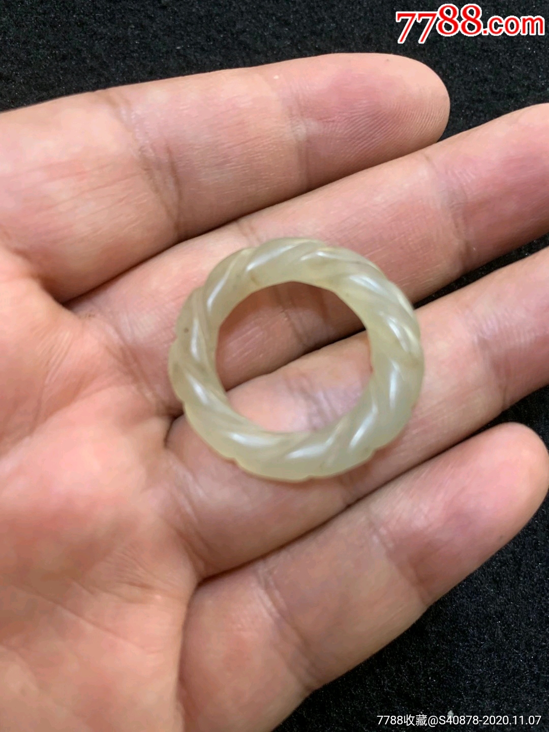 清代和田玉绞丝环
