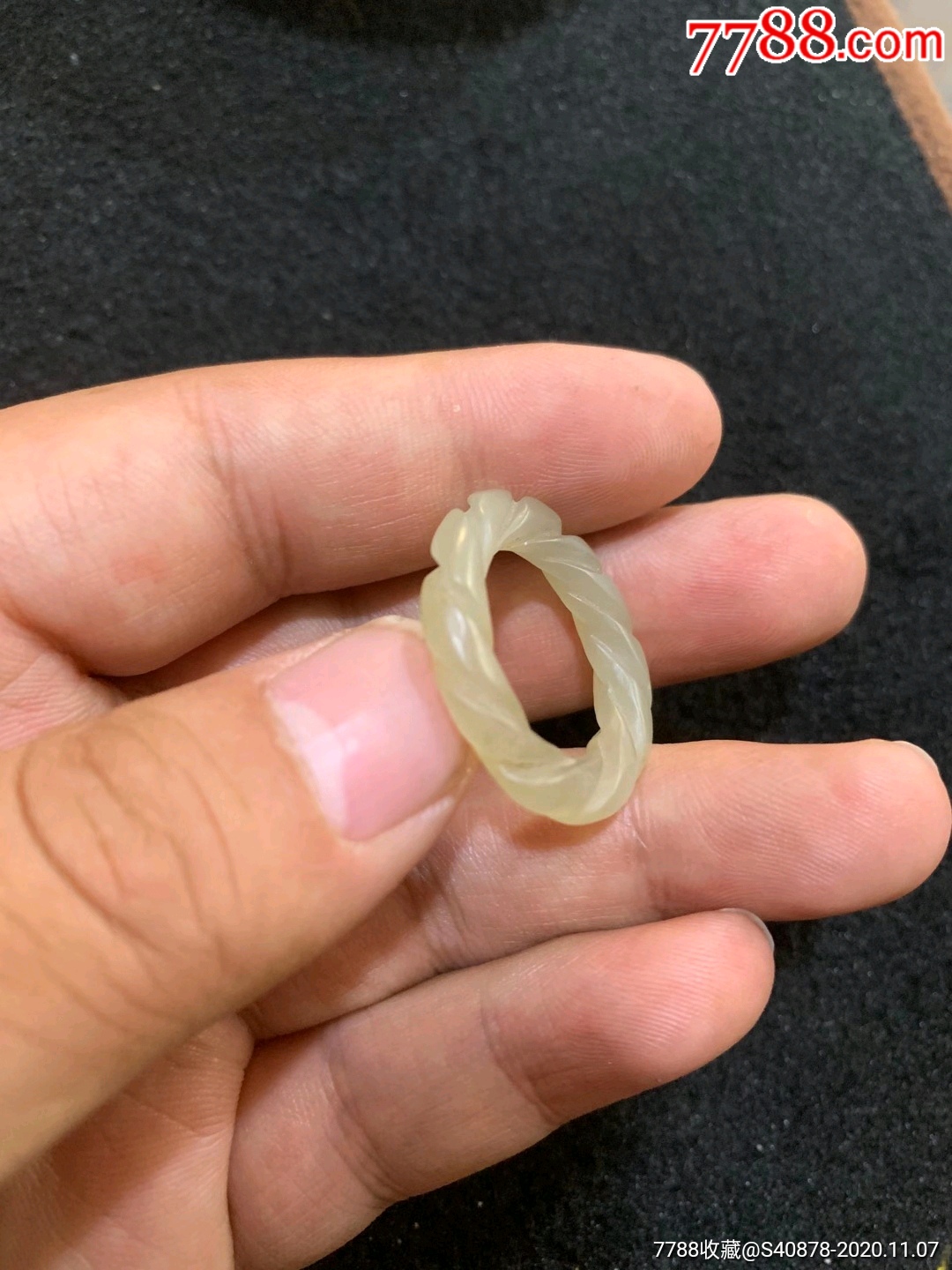 清代和田玉绞丝环