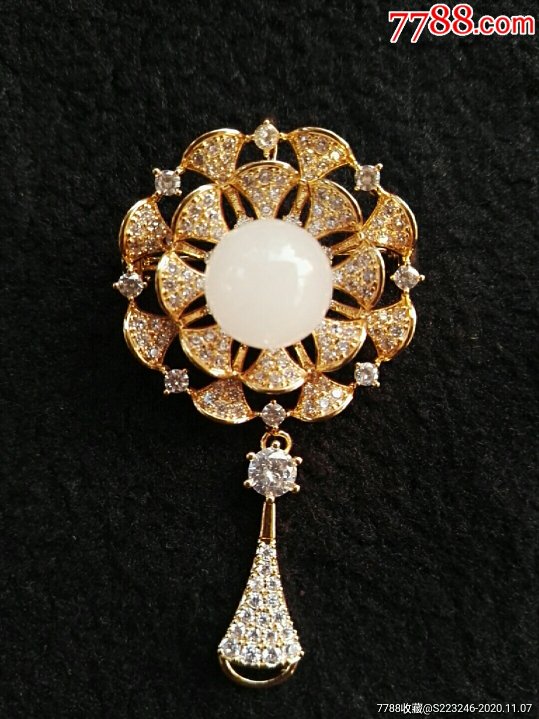 白玉胸针