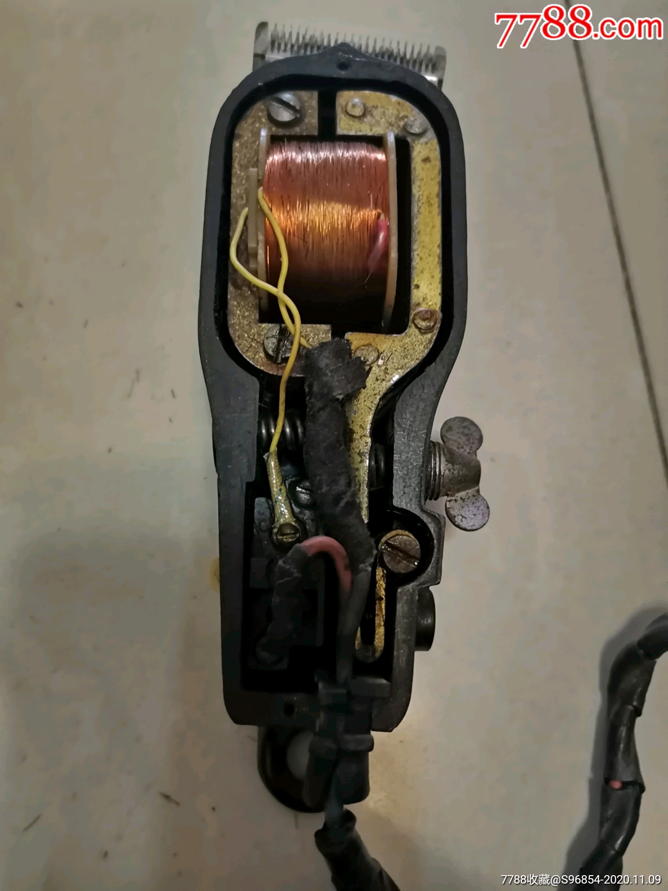 新中华双箭和天津双戟两把电推子