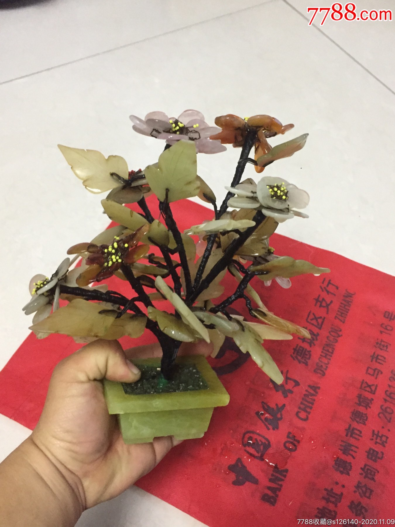 盆景的三朵玛瑙花两朵水晶花三朵白袖玉花