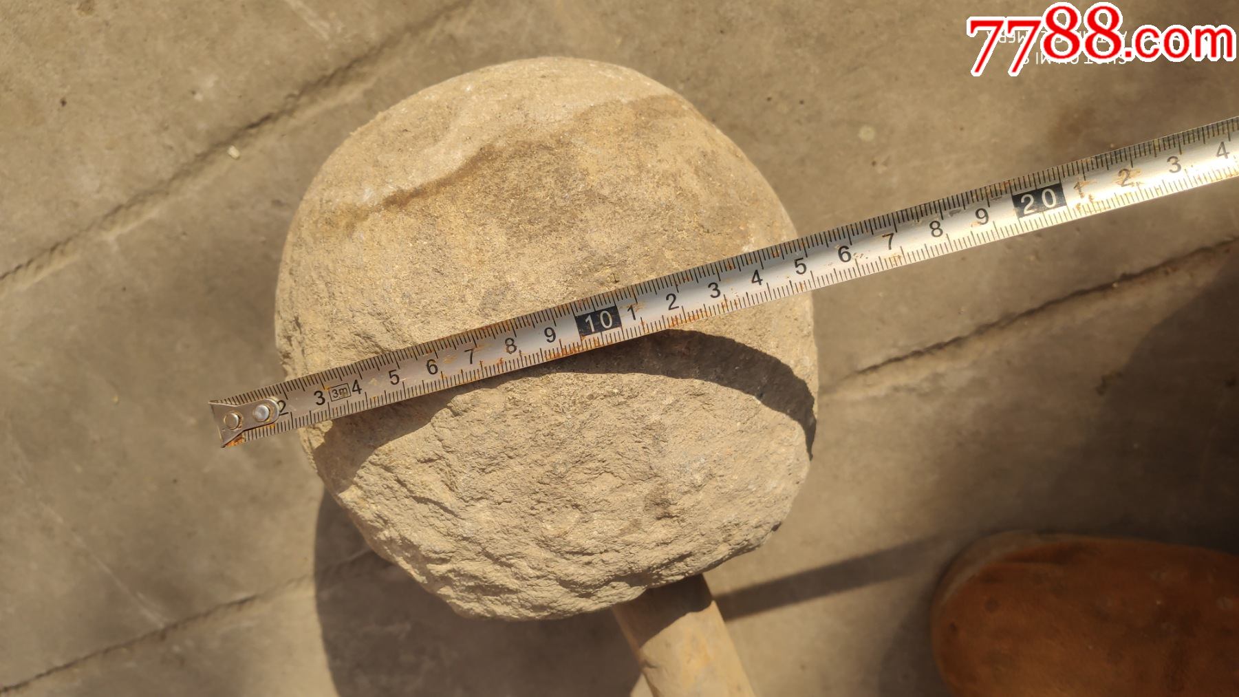 石制工具一个老的石夯捣土夯土使用带柄