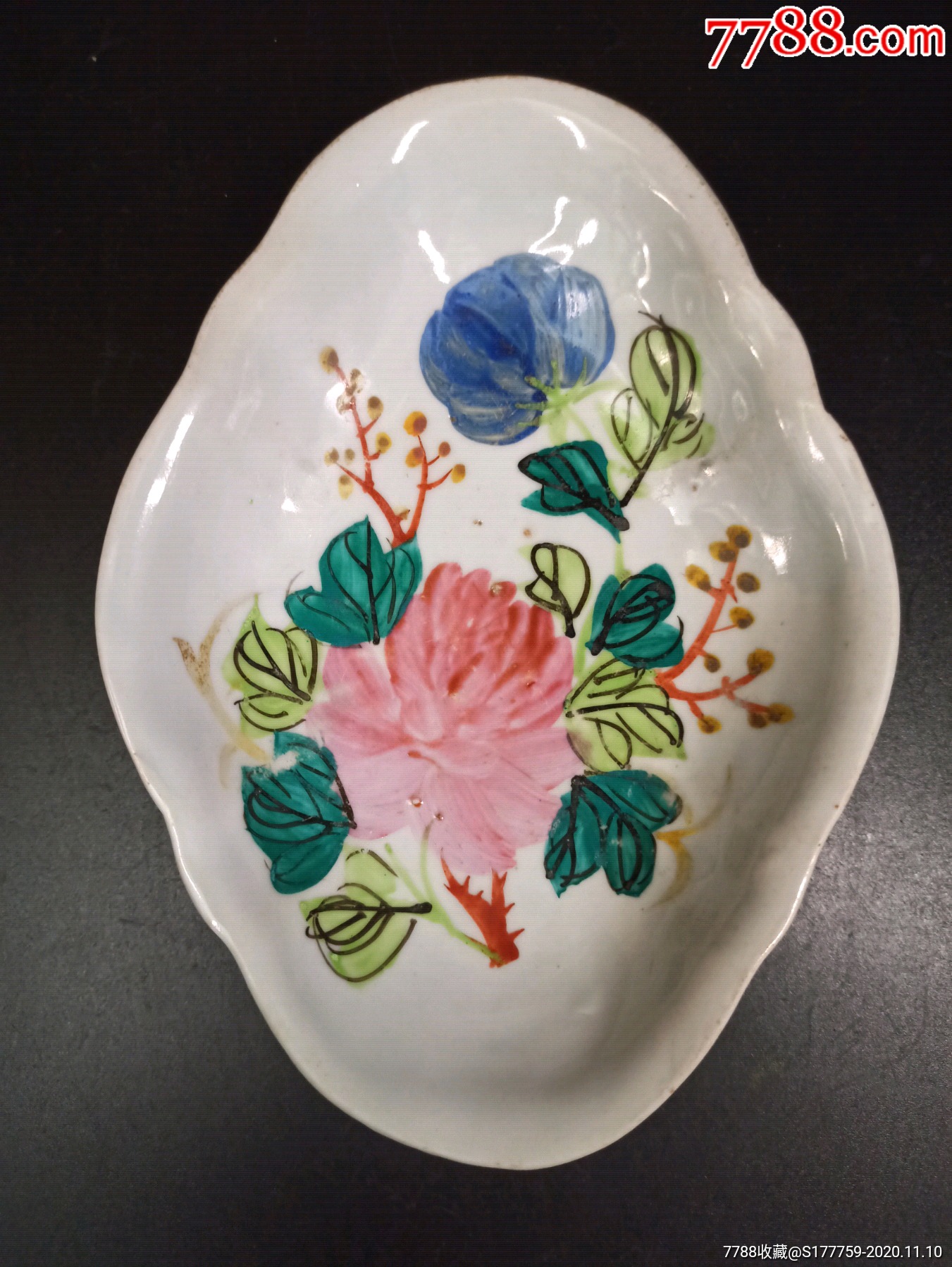 民国粉彩花卉海棠船盘一对全品尺寸长19宽14高4厘米此对粉彩花卉海棠