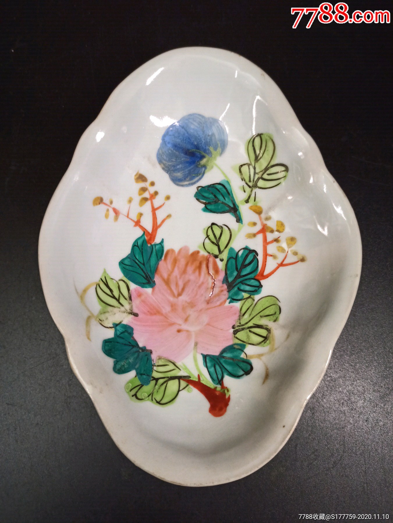 民国粉彩花卉海棠船盘一对全品尺寸长19宽14高4厘米此对粉彩花卉海棠