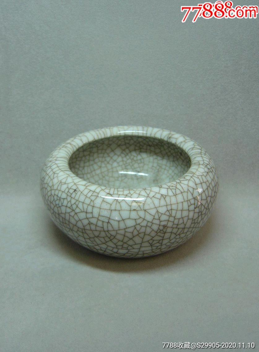清代中期哥窑笔洗.直径:11.2厘米,高:5.5厘米