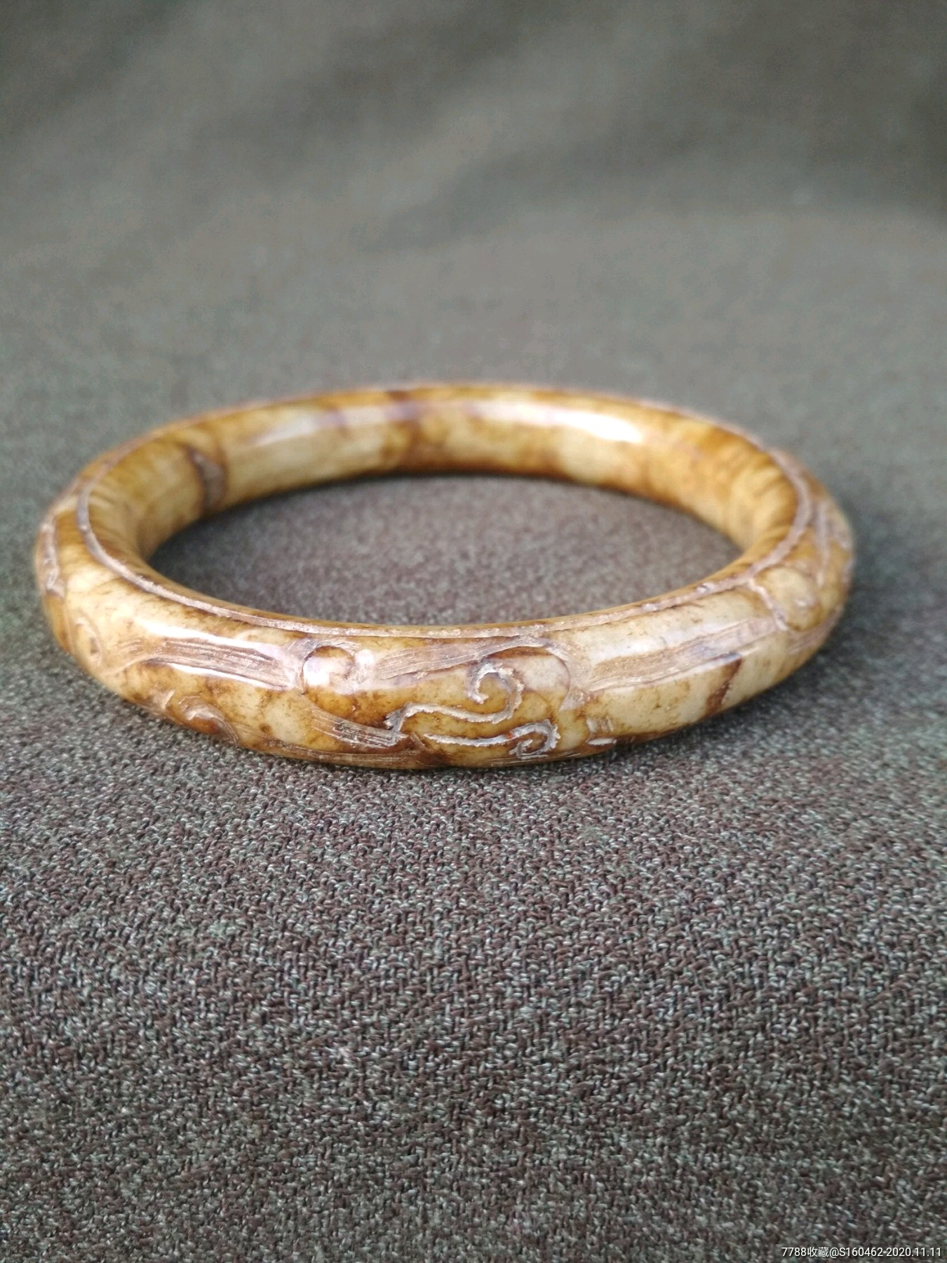 老黄玉刻画手镯