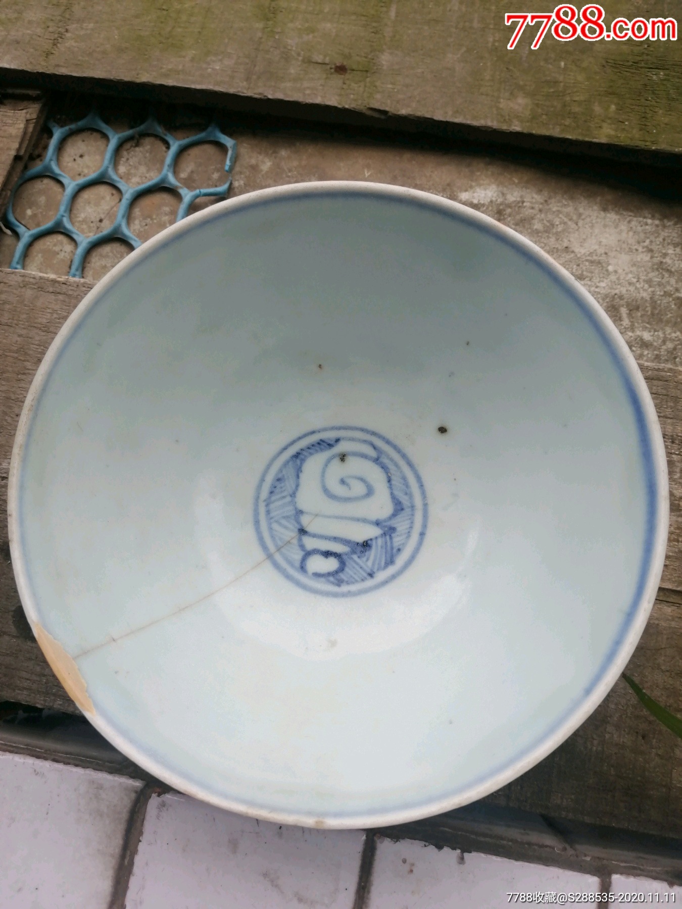 明代中期青花海螺蕉叶纹碗