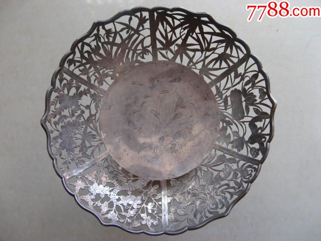 罕见精美清代天津天宝银号造寿桃花卉图镂空果盘银特大型