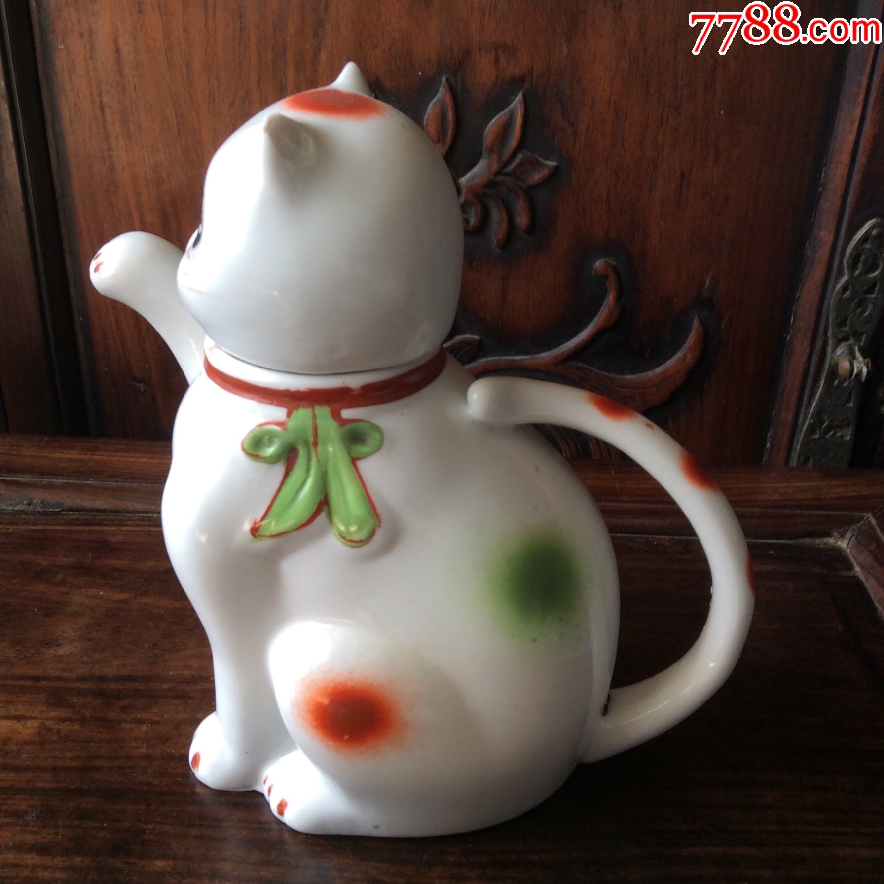 上世纪七八十年代红绿彩瓷猫