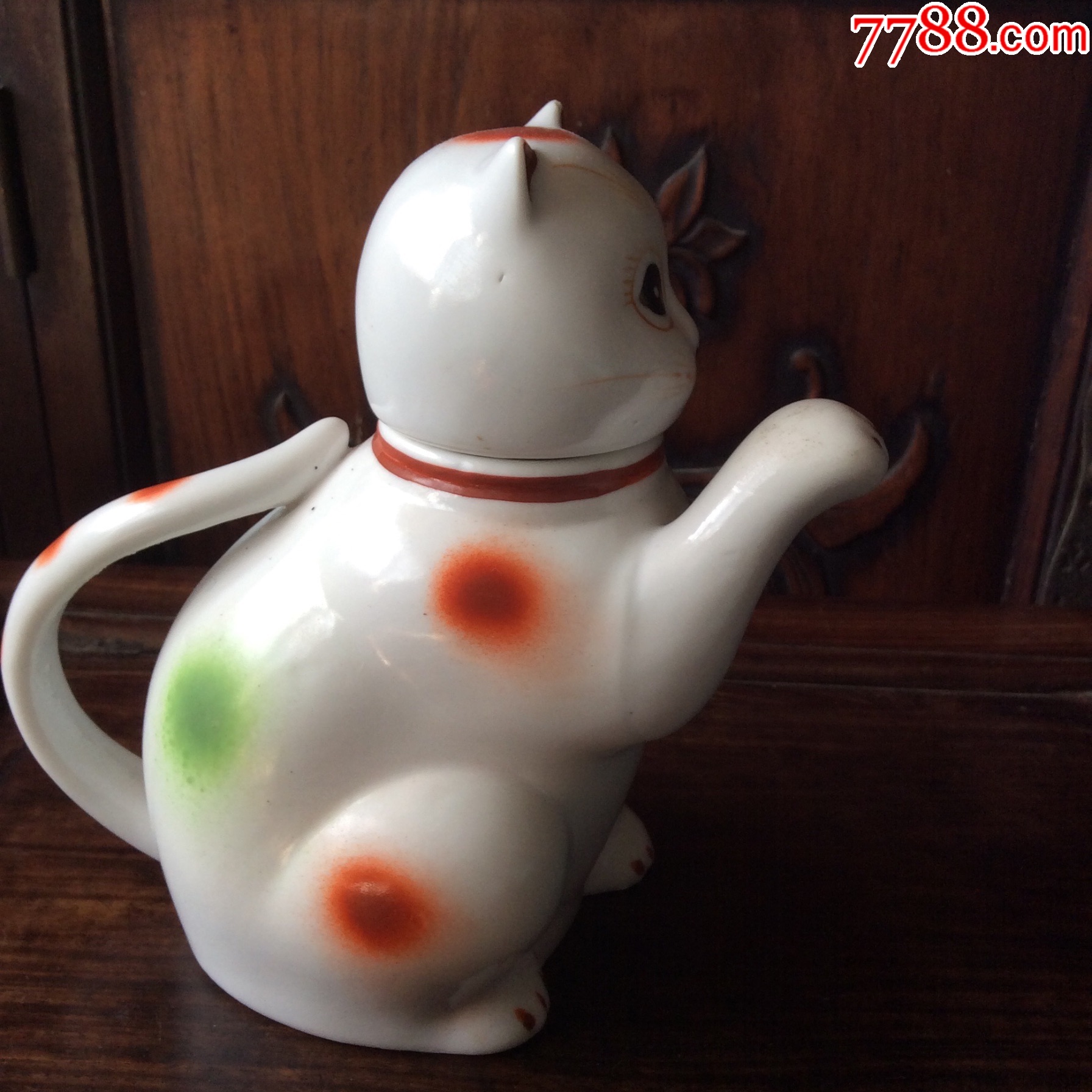 上世纪七八十年代红绿彩瓷猫
