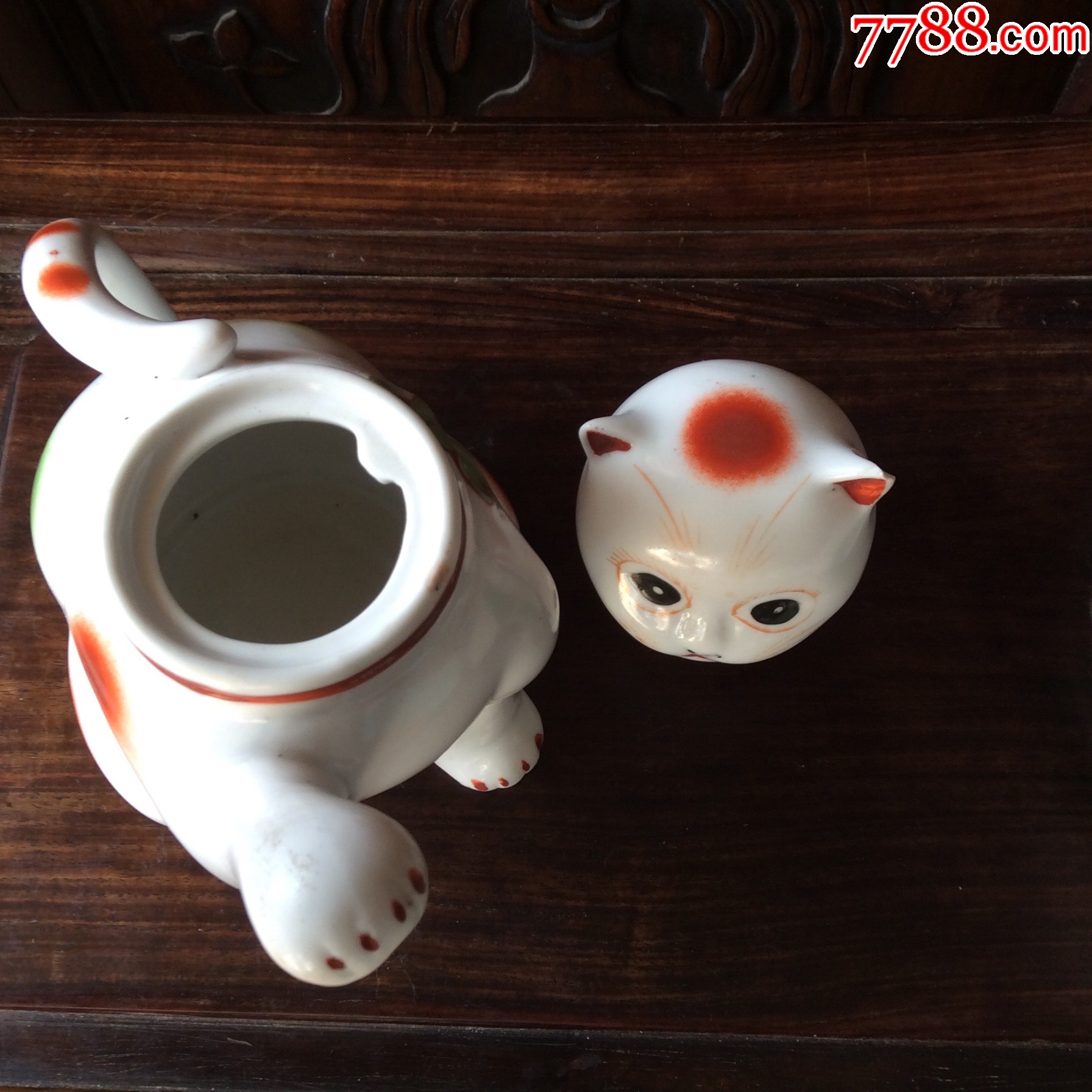 上世纪七八十年代红绿彩瓷猫