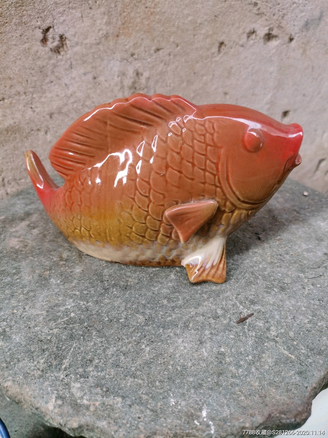 几十年的瓷鱼.完整办公桌摆放漂亮