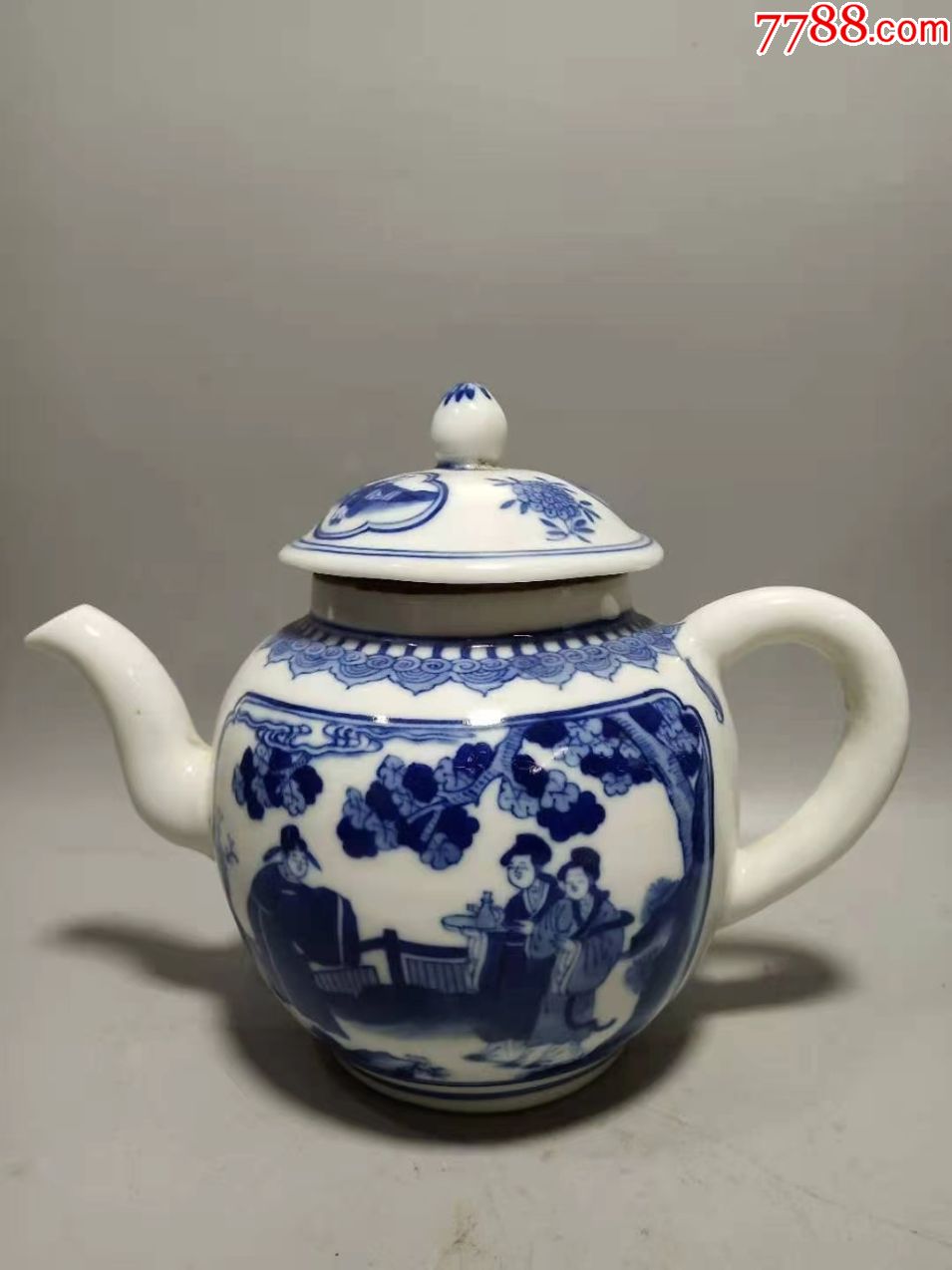 清代时期青花人物侧提茶壶