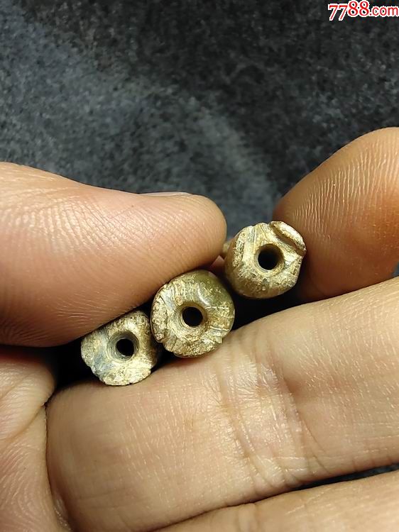 少见,,,汉代和田青白玉三只蝉形珠