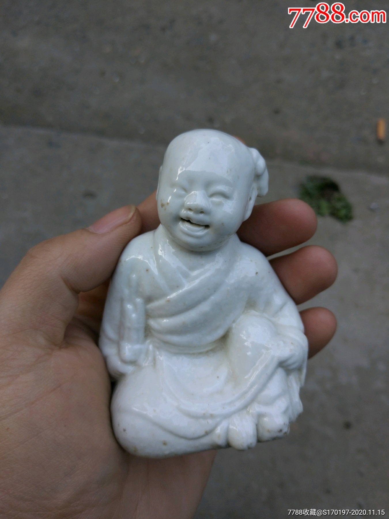 白瓷童子娃娃