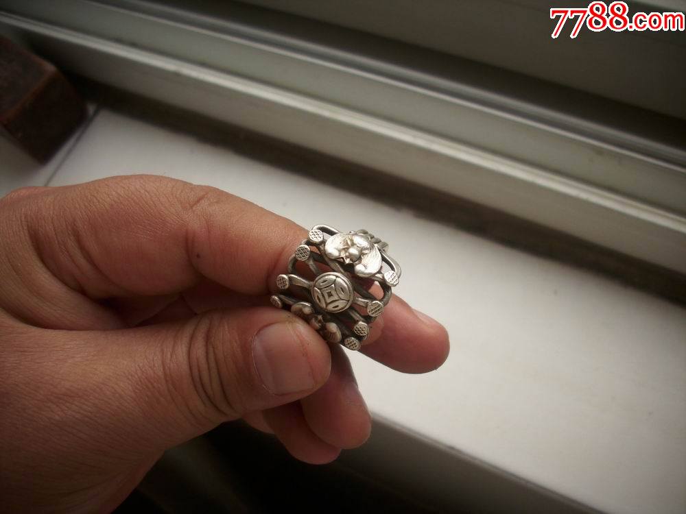 清代四连环双福捧寿老银戒指一个
