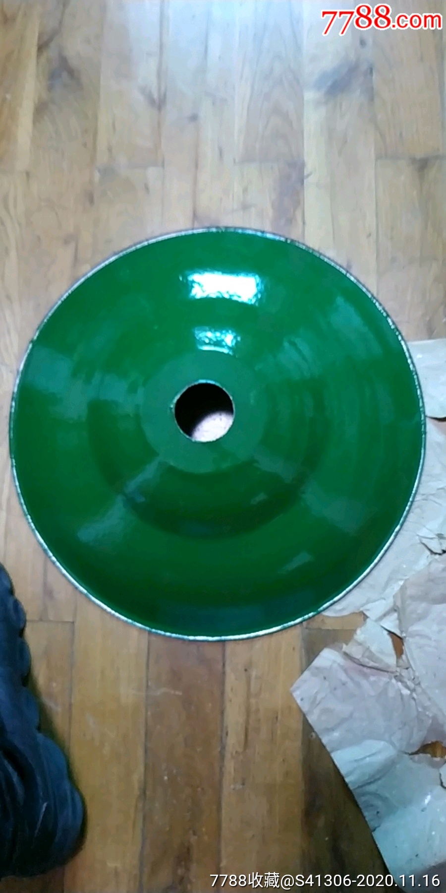 影视道具老的库存搪瓷灯罩