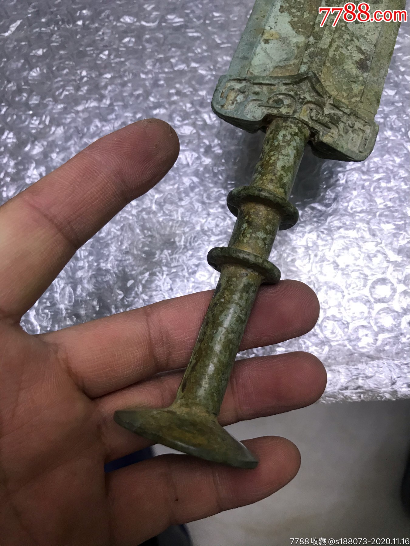 特大～青铜剑纹饰漂亮如图水坑