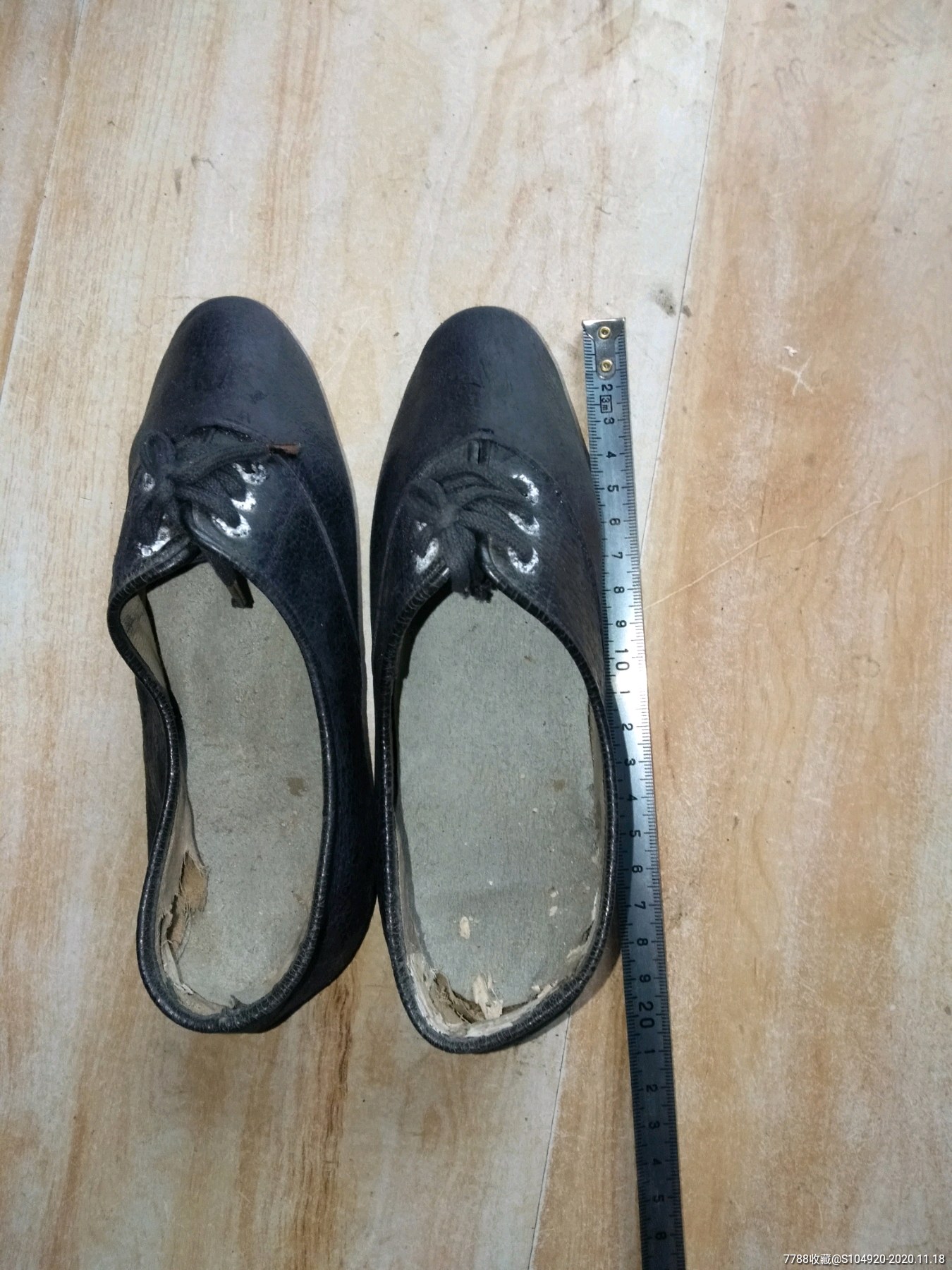 民国时期有钱人家小脚皮鞋