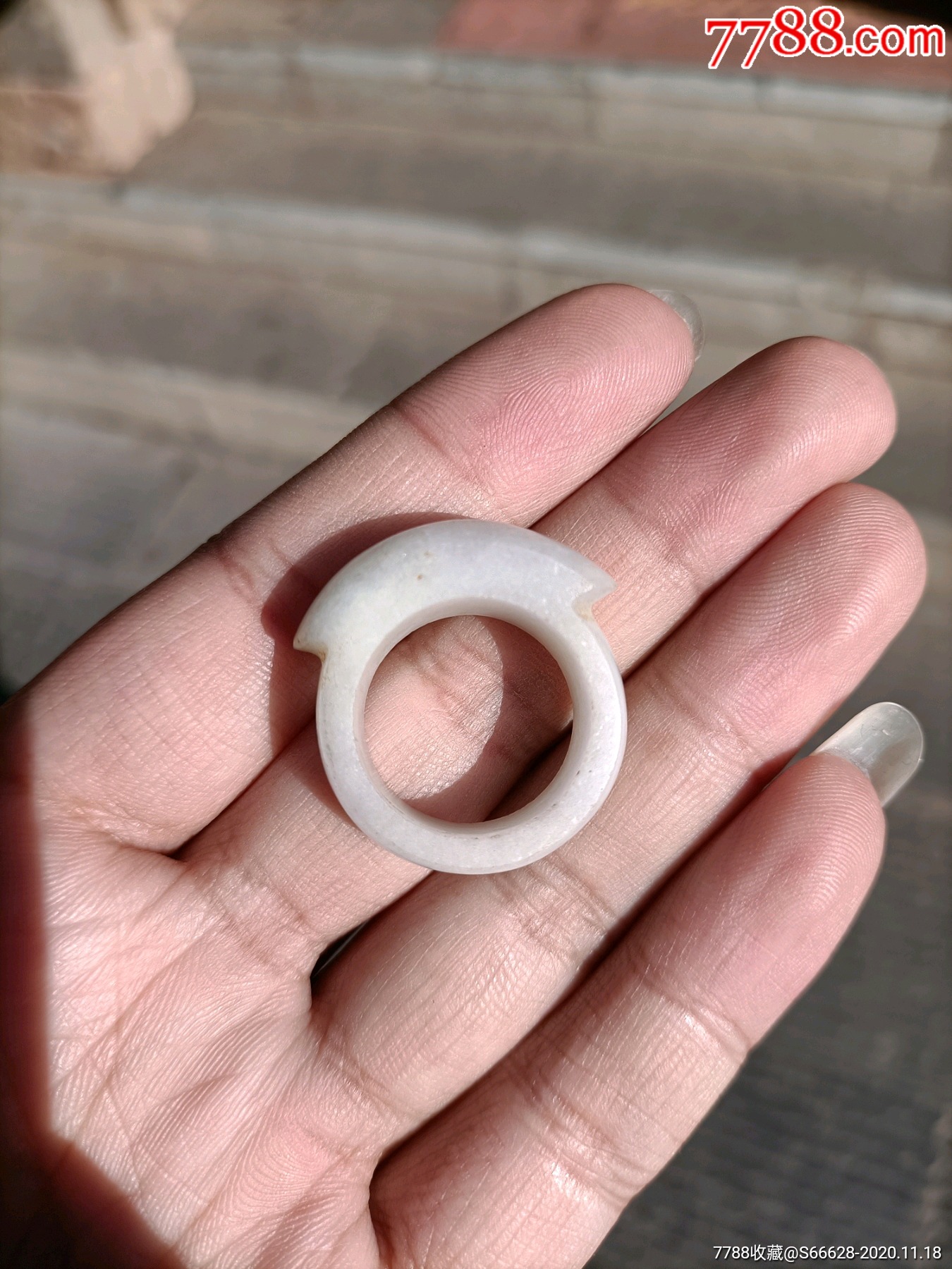 清代翡翠马鞍戒指整个白色如图包老保真