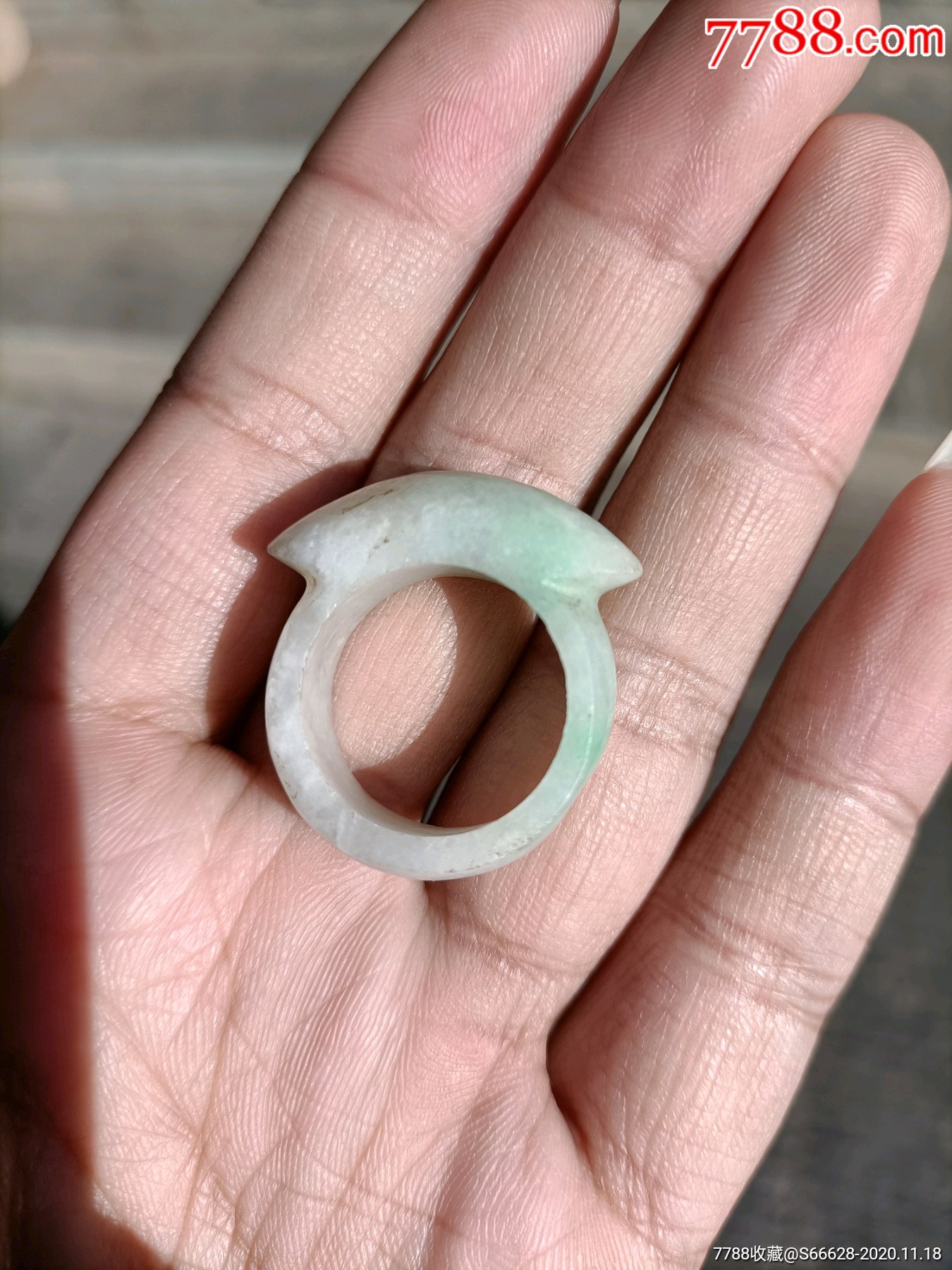 清代翡翠马鞍戒指,带点色,如图包老保真