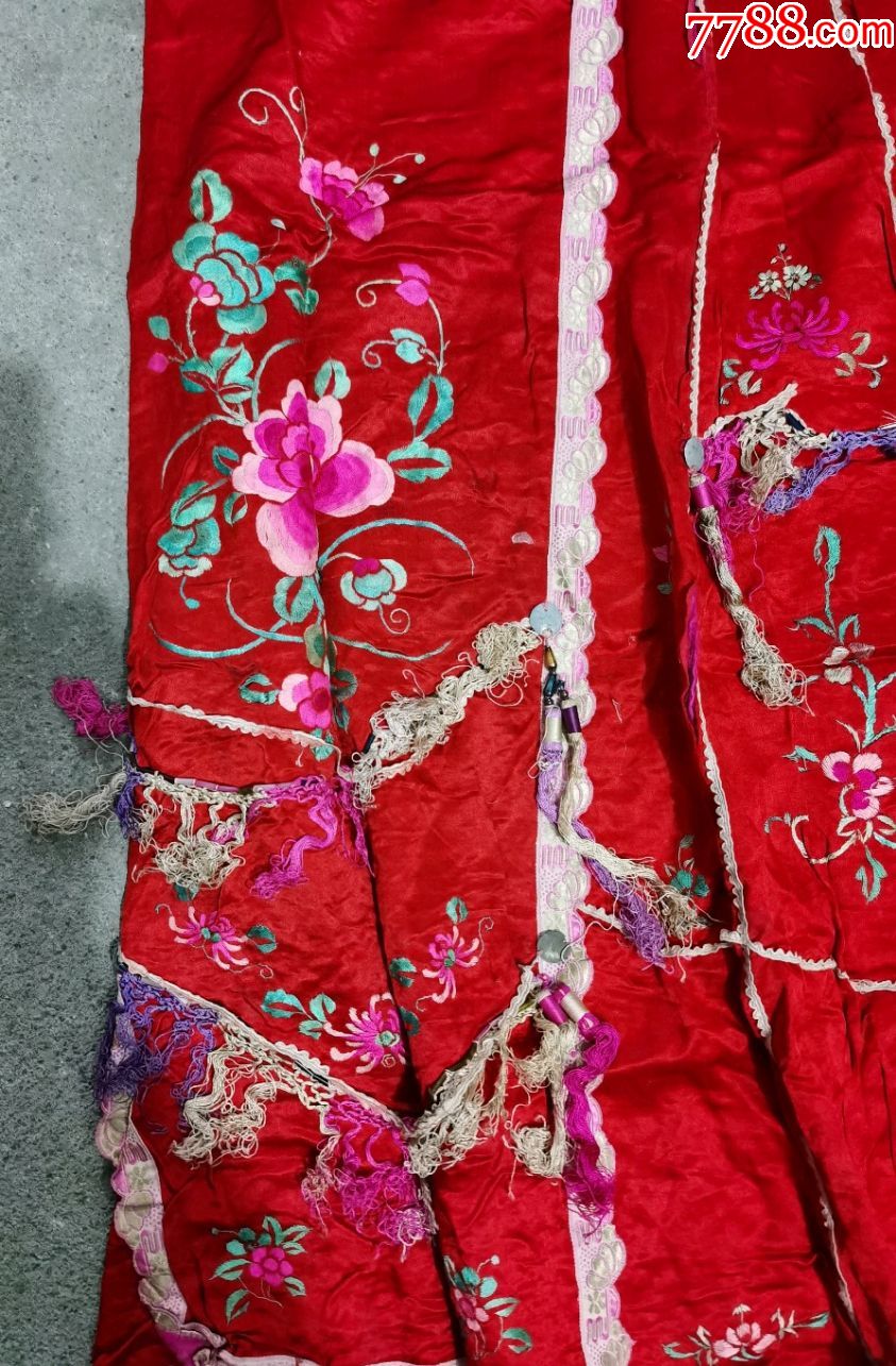 清末民国!女子出嫁的红丝绸绣品罗裙