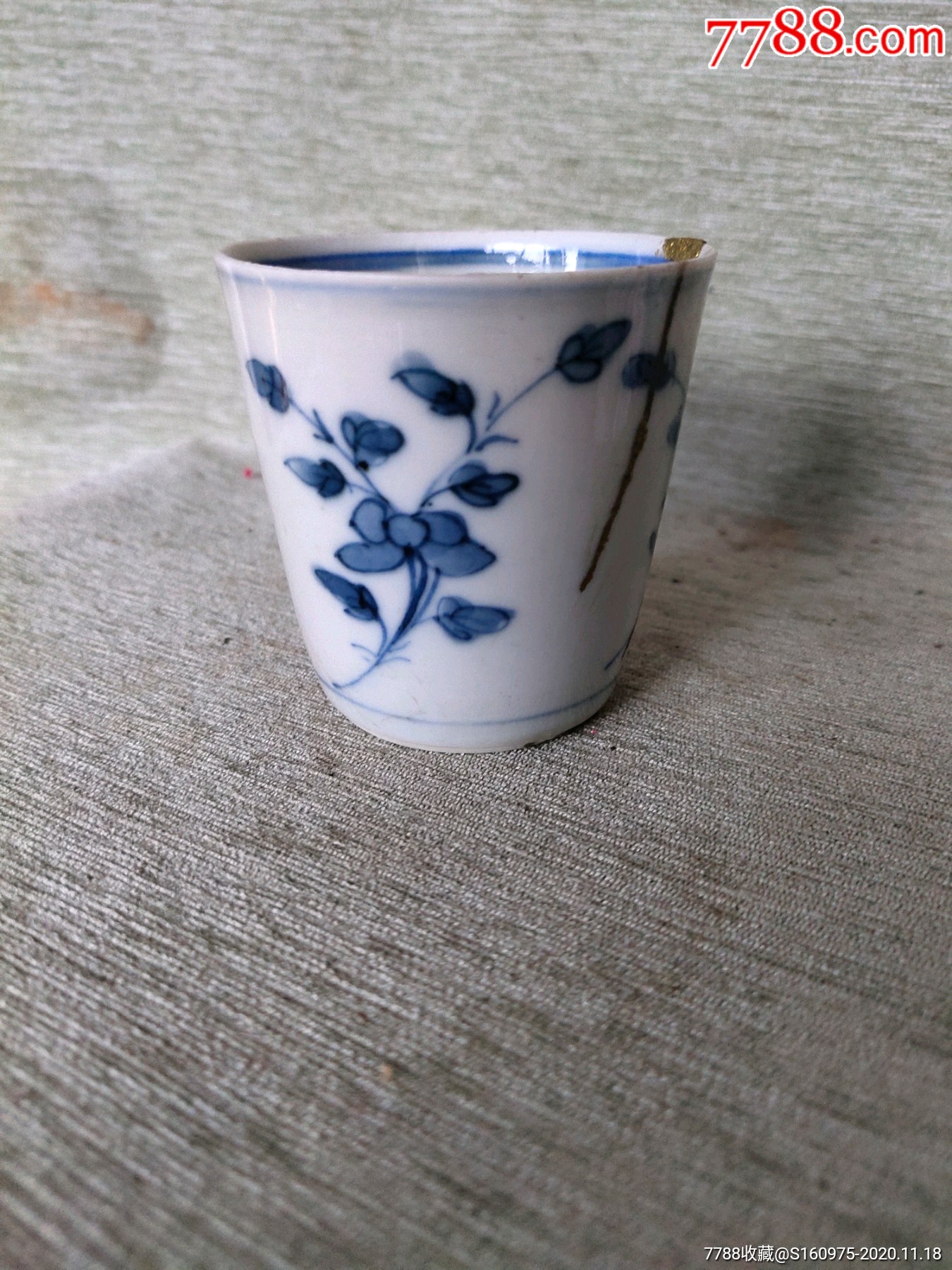 清代青花花卉马蹄杯有冲线已经金缮修复757cm